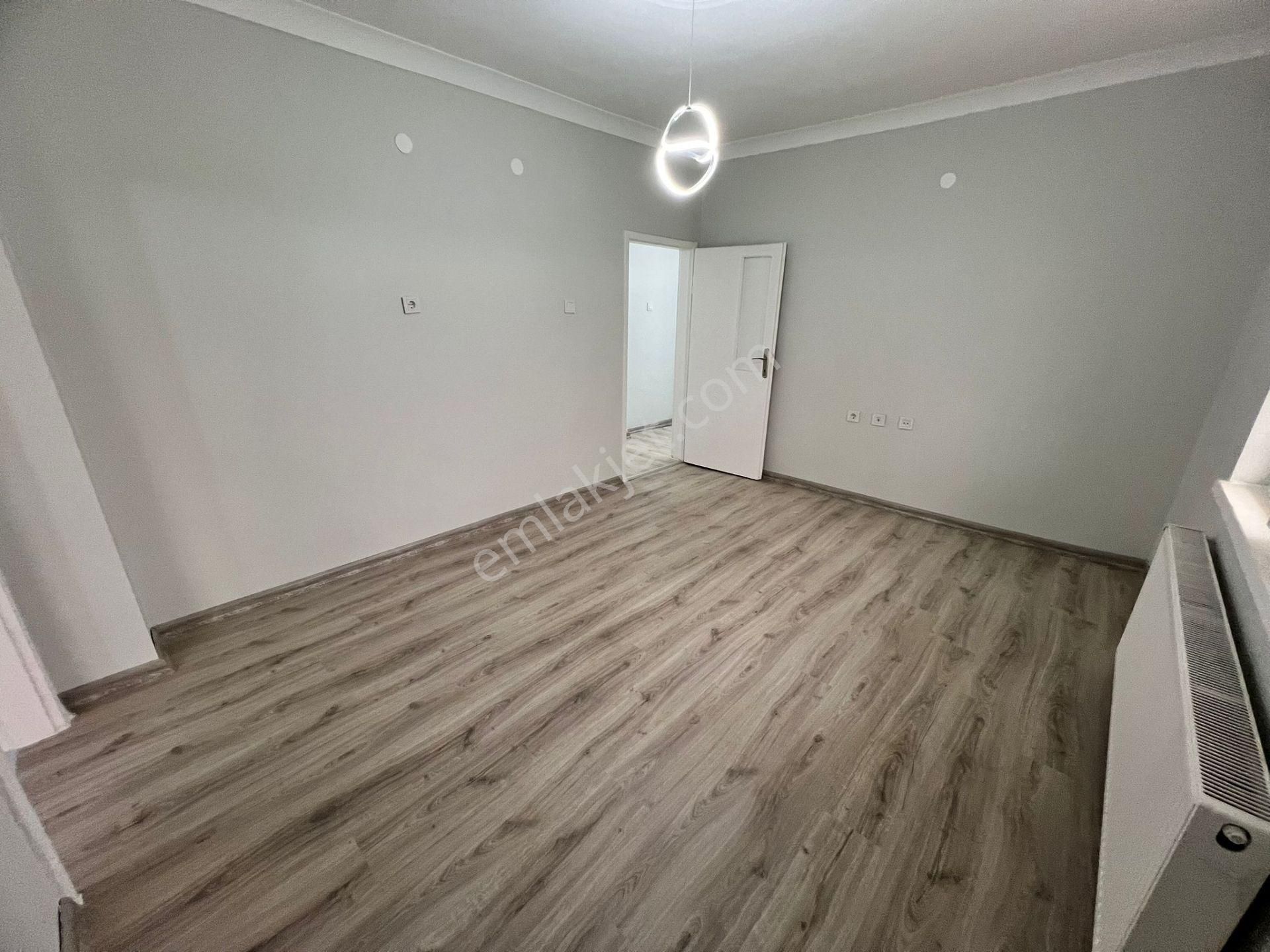 Sincan Mareşalda 3+1 Yapılı Caddeye Trene Ulaşıma Yakın Yüksek Giriş Daire - Görsel 5