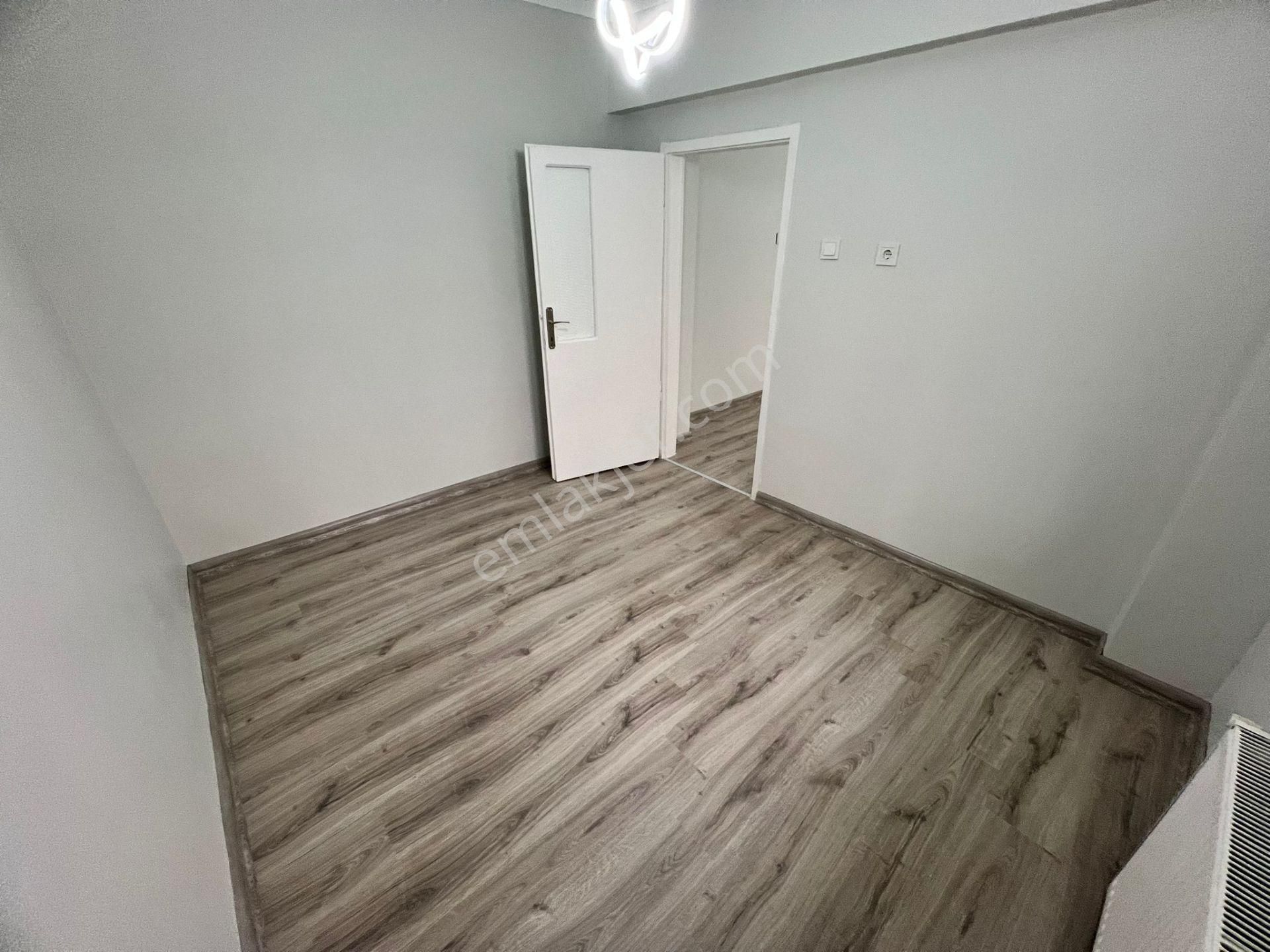 Sincan Mareşalda 3+1 Yapılı Caddeye Trene Ulaşıma Yakın Yüksek Giriş Daire - Görsel 7