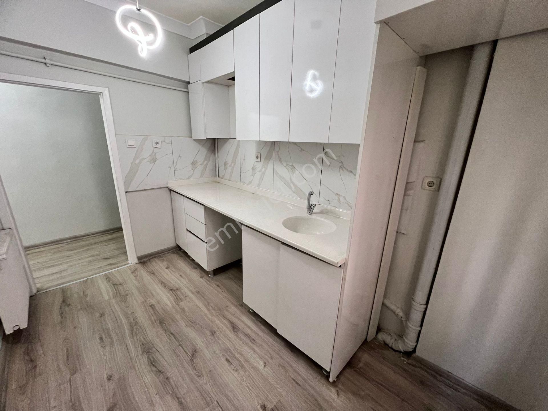 Sincan Mareşalda 3+1 Yapılı Caddeye Trene Ulaşıma Yakın Yüksek Giriş Daire - Görsel 2