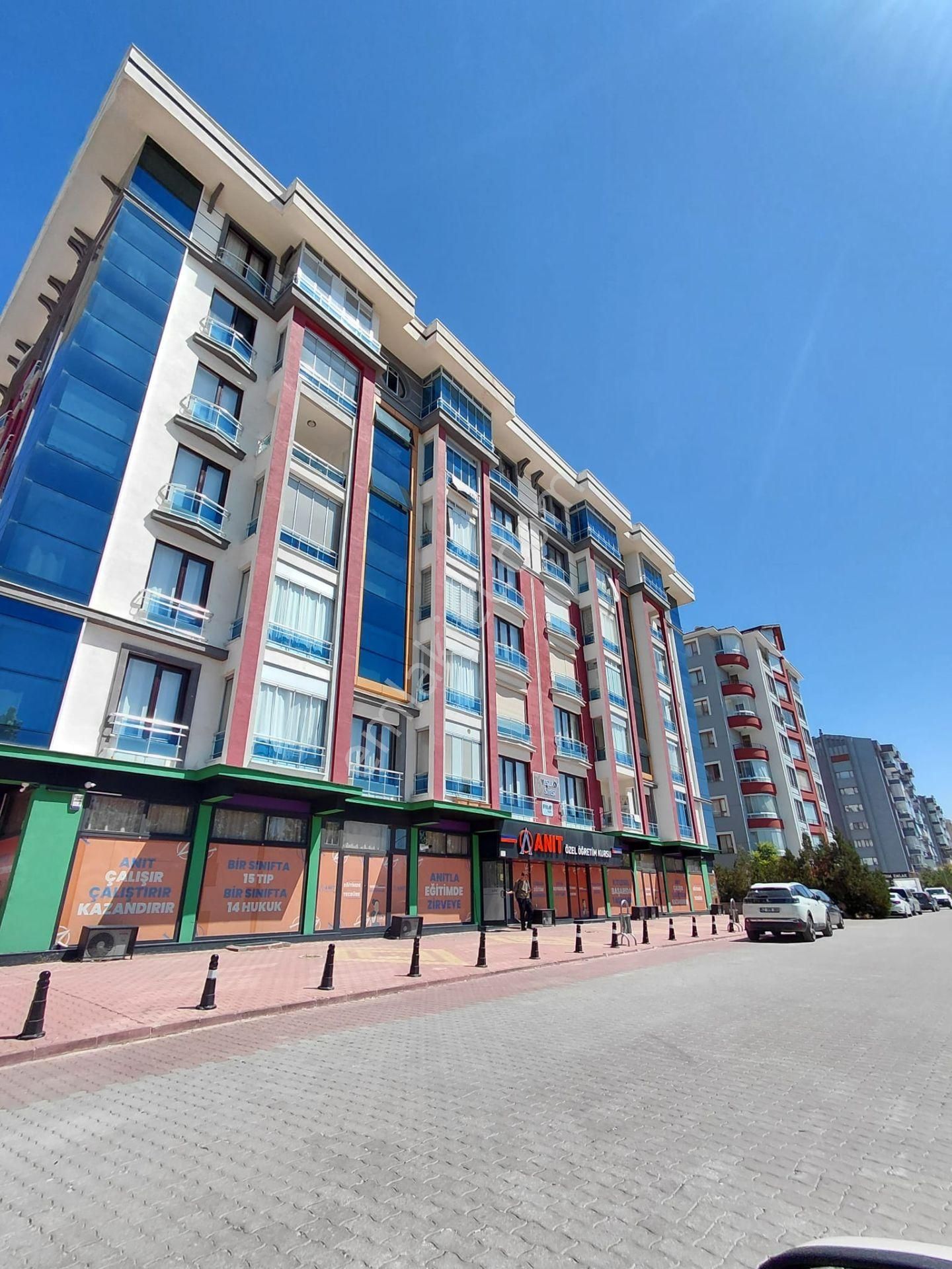 Emrah Çiftci'den Selçuklu Yazır Mah.ecdat Parkı Karşısı Satılık 3+1 Arakat Lüks Daire