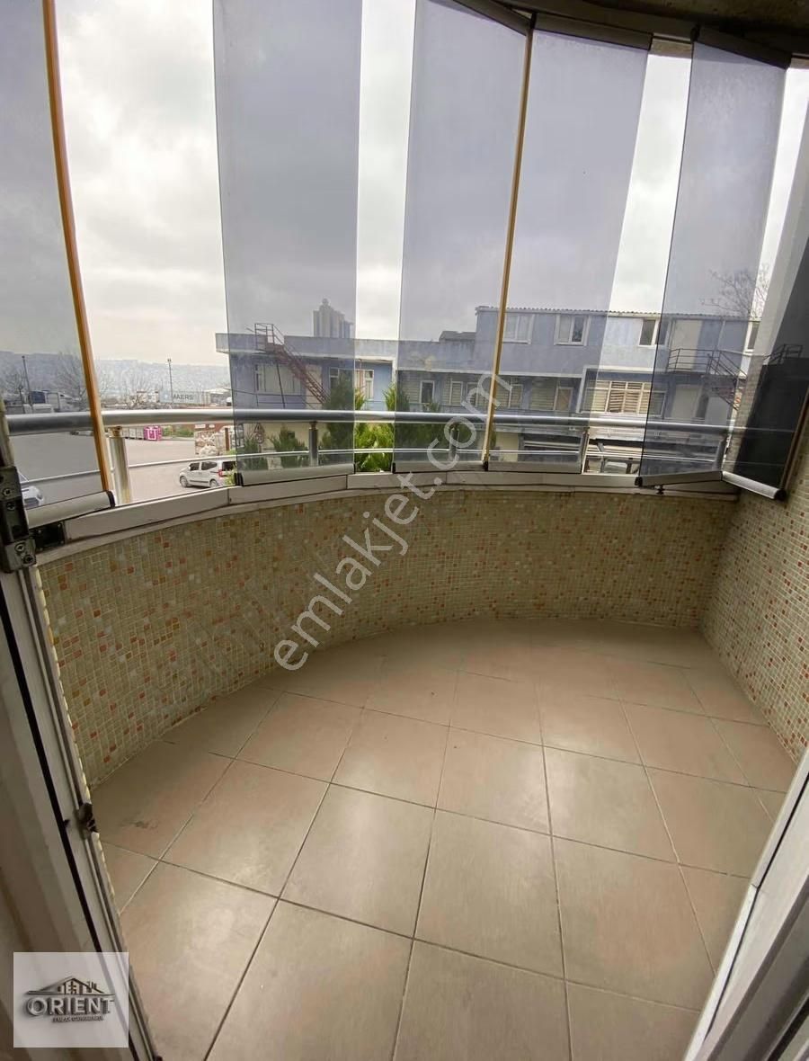 Metrobüse Yakın Cihangirde 3+1 130m² Ön Cephe - Görsel 2