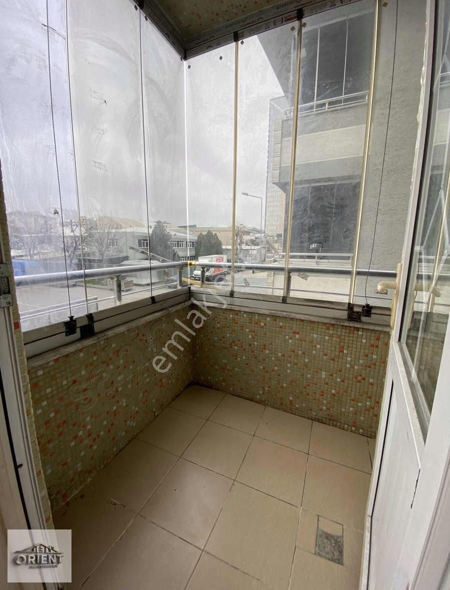 Metrobüse Yakın Cihangirde 3+1 130m² Ön Cephe