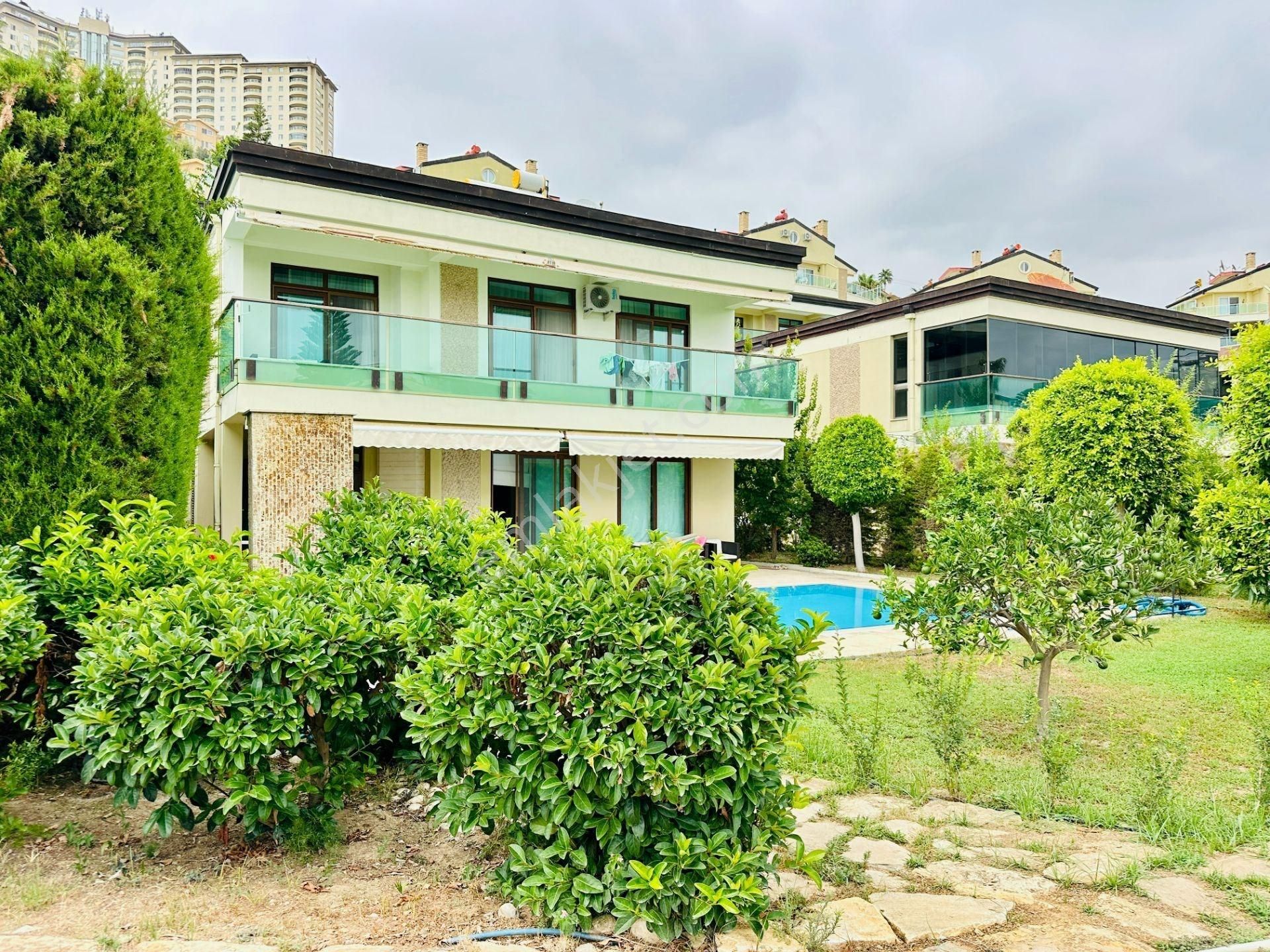 Alanya Kargıcak’ta Deniz Manzaralı Müstakil Havuzlu 3+1 Villa