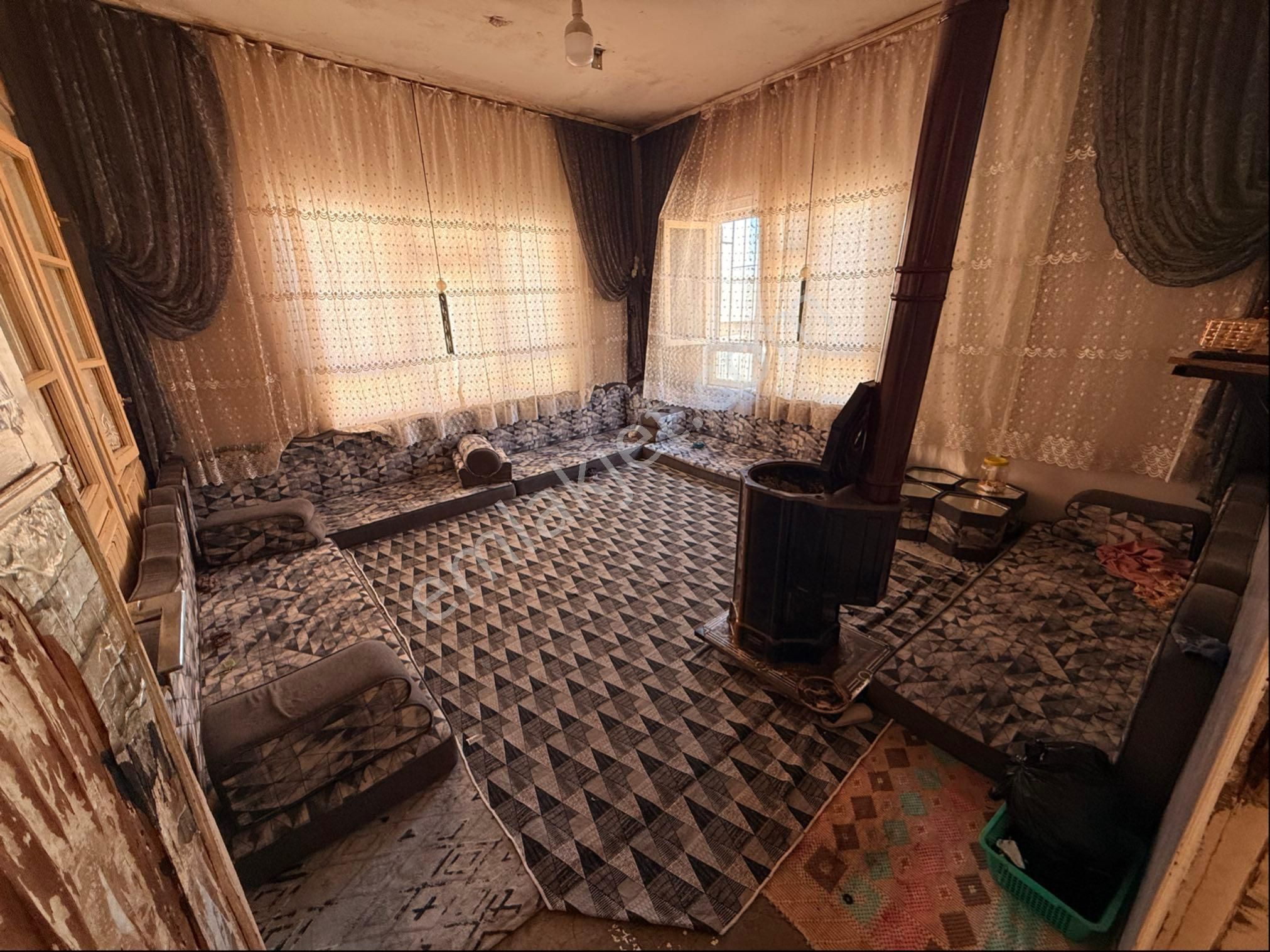 Uzaydan Hoşğörde Satlık 2 Katlı Müstakiı Ev - Görsel 18