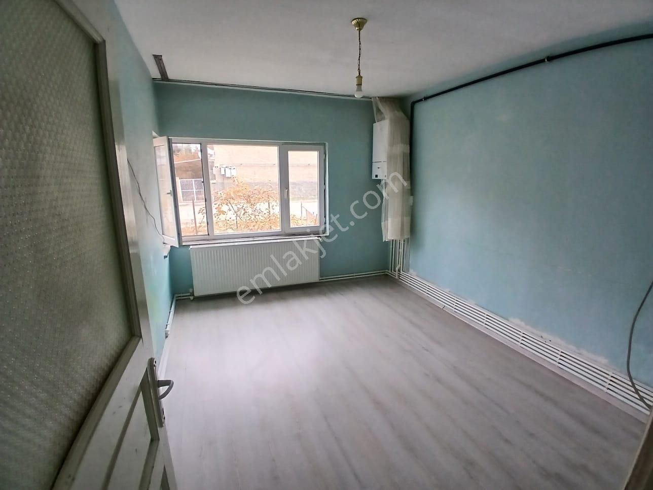 Akçay Emlak'tan Akşehir Askeri Depo Civarında Müstakil Tadında Bahçeli Doğalgazlı Kiralık 2+1 Daire