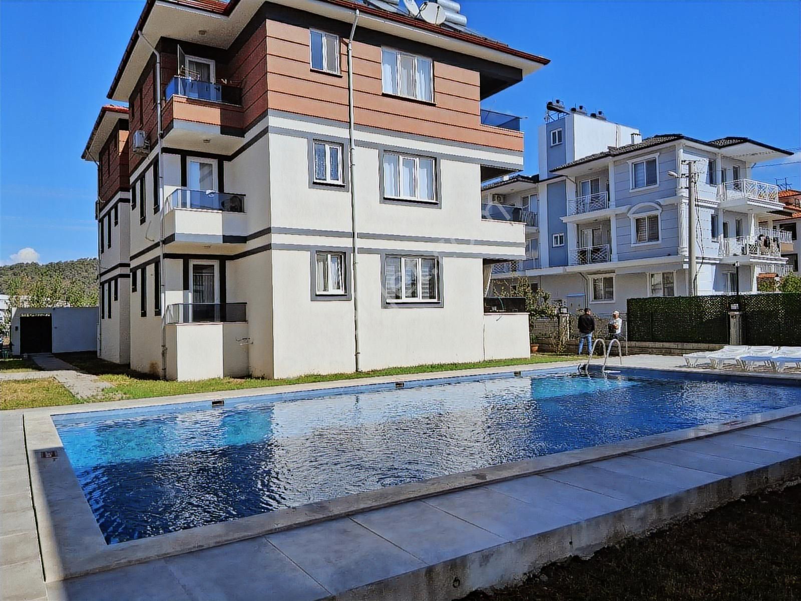 Nysa Emlak'tan Karaburun Mh Site İçerisinde Havuzlu Satıl Daire