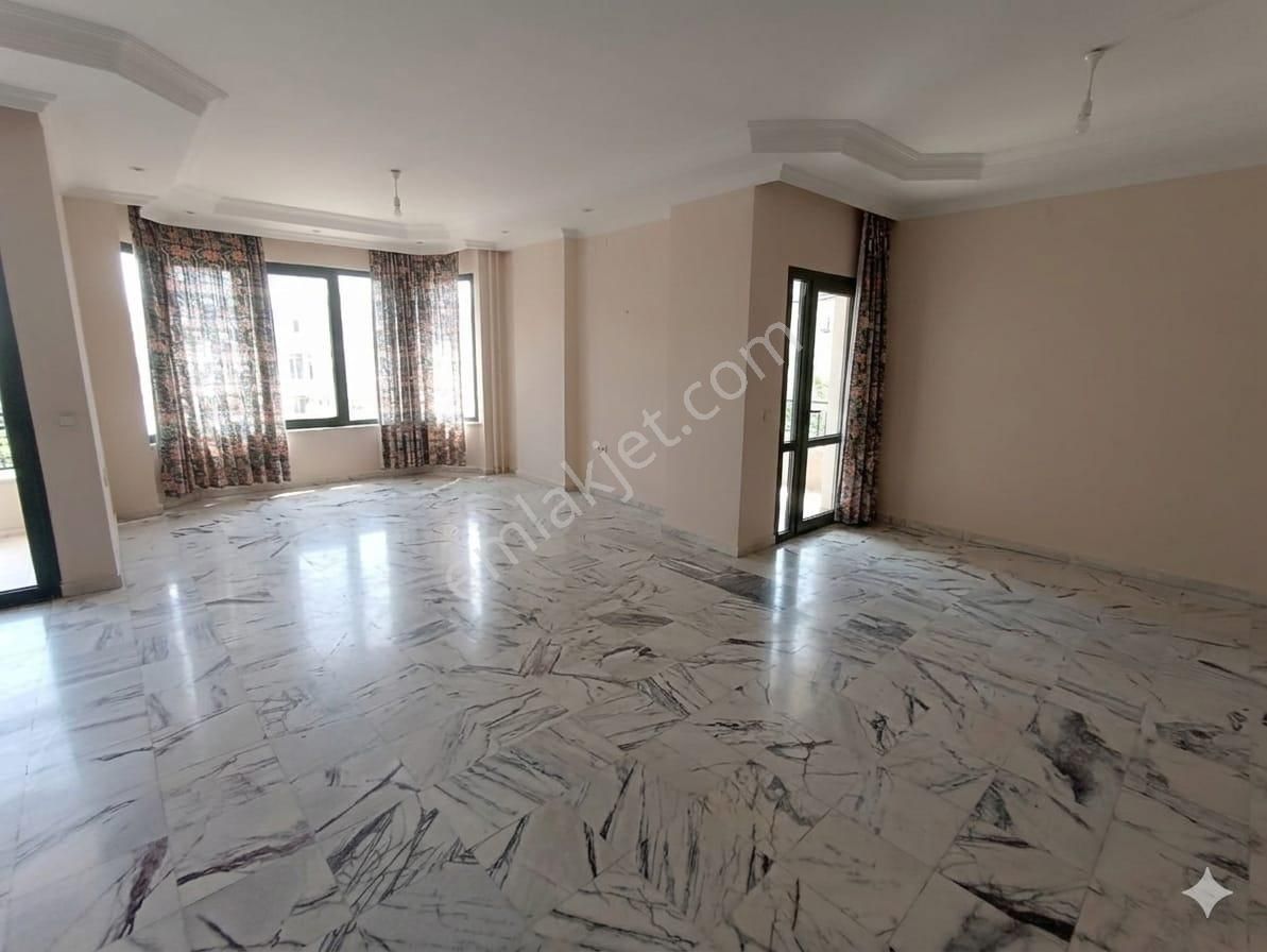Nehir Manzaralı Cadde Üzerinde Sitede Güvenlikli Kapalı Otoparklı 4+1 Geniş Oturumlu - Görsel 6