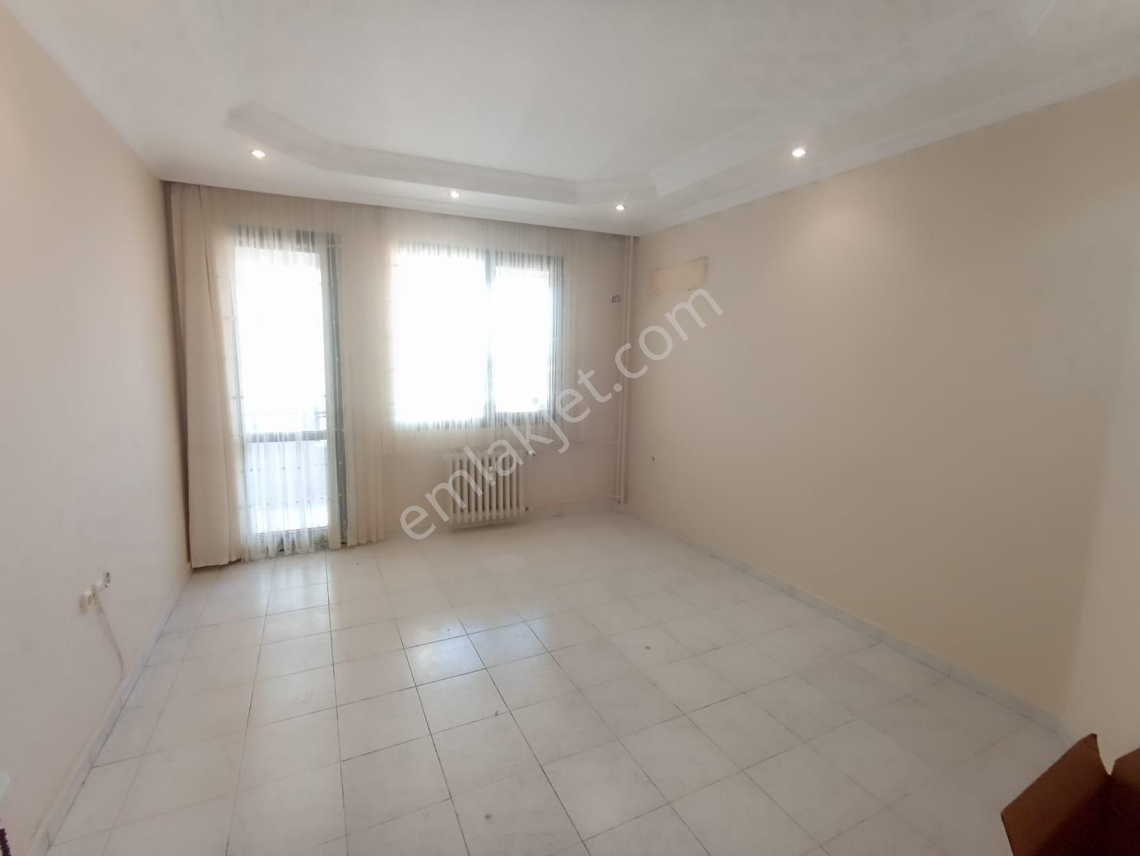 Nehir Manzaralı Cadde Üzerinde Sitede Güvenlikli Kapalı Otoparklı 4+1 Geniş Oturumlu - Görsel 2