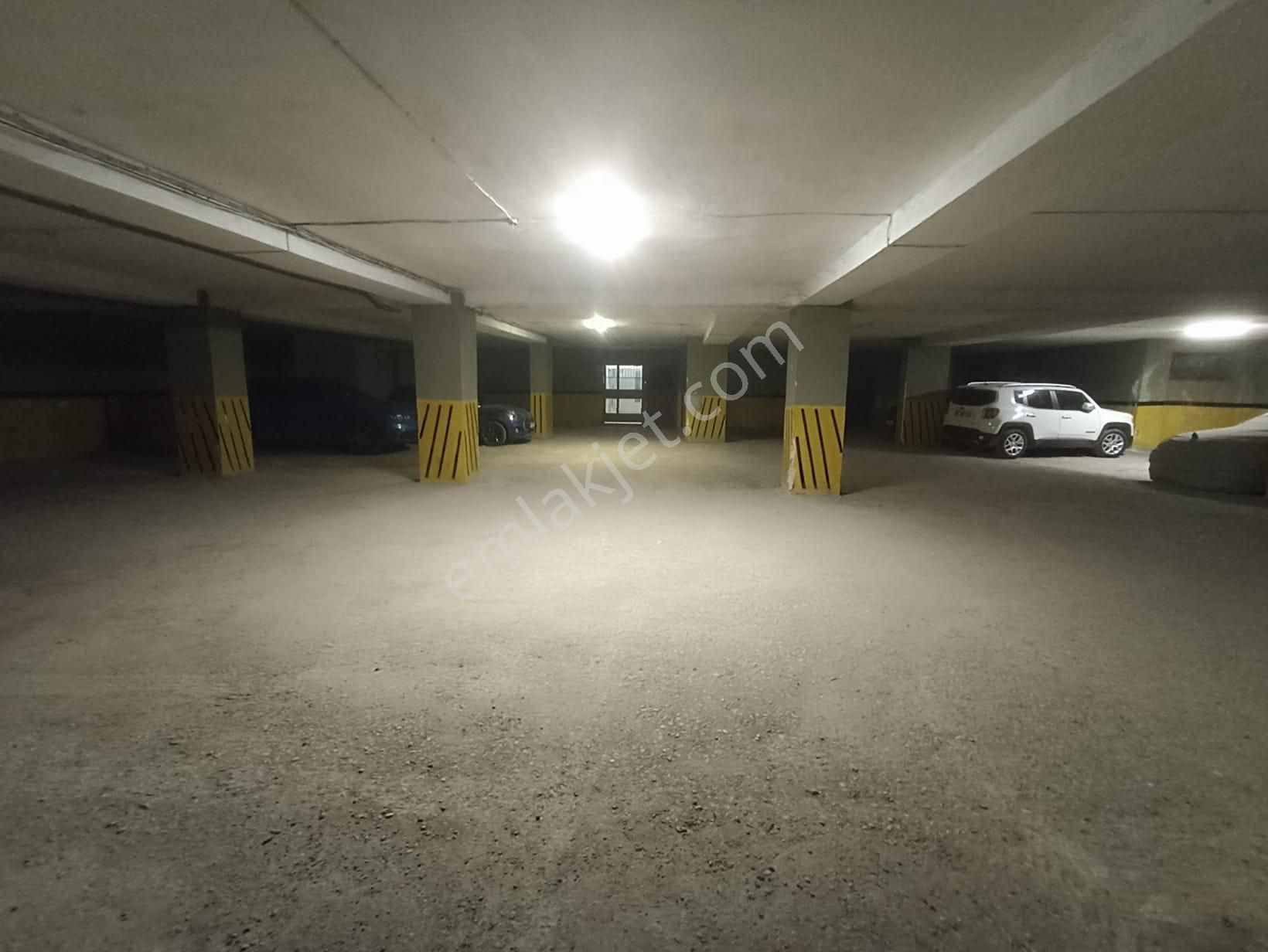 Nehir Manzaralı Cadde Üzerinde Sitede Güvenlikli Kapalı Otoparklı 4+1 Geniş Oturumlu - Görsel 21