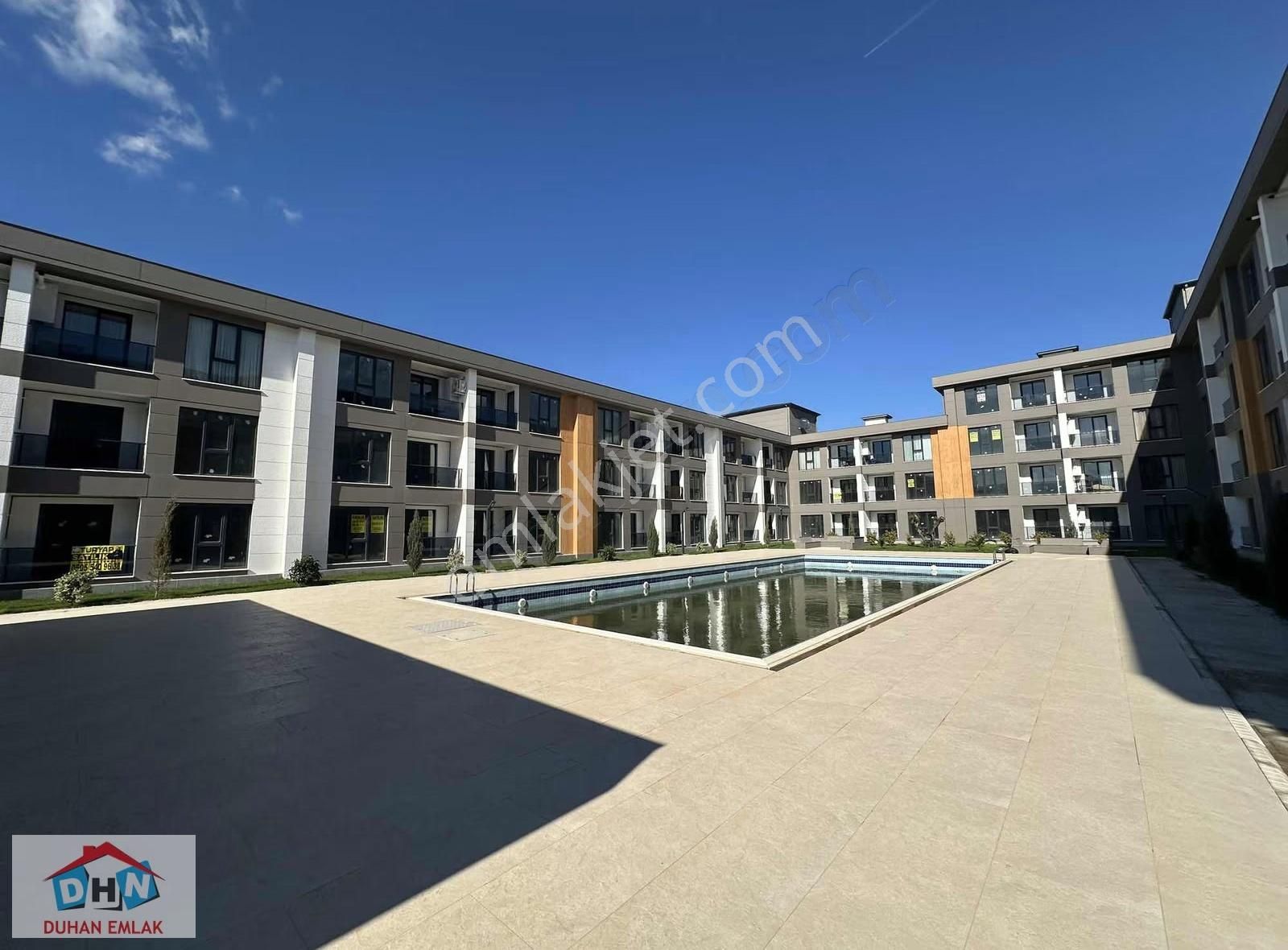 Duhan Emlak'tan Premium Lounge Sitesinde Satılık Köşe Arakat 1+1