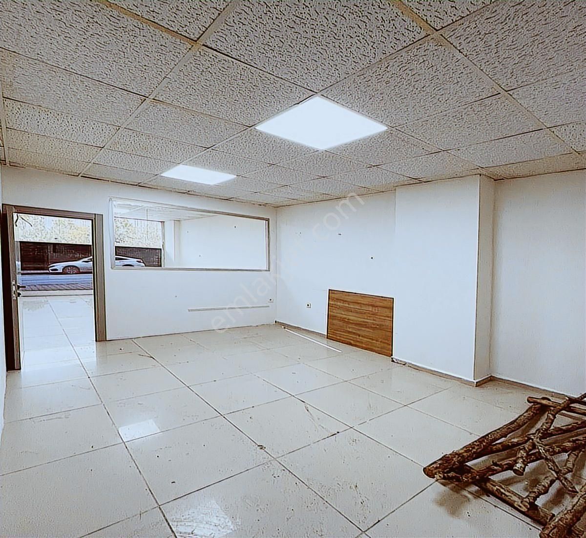 Esenyurt Metrobüs Bölgesi Kiralık Emlak Veya Dükkana Uygun Depol - Görsel 4