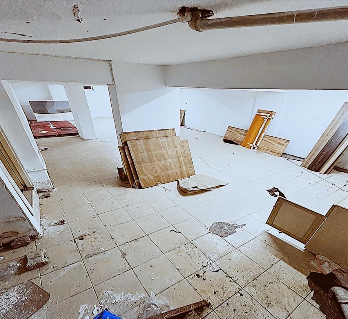 Esenyurt Metrobüs Bölgesi Kiralık Emlak Veya Dükkana Uygun Depol - Görsel 7