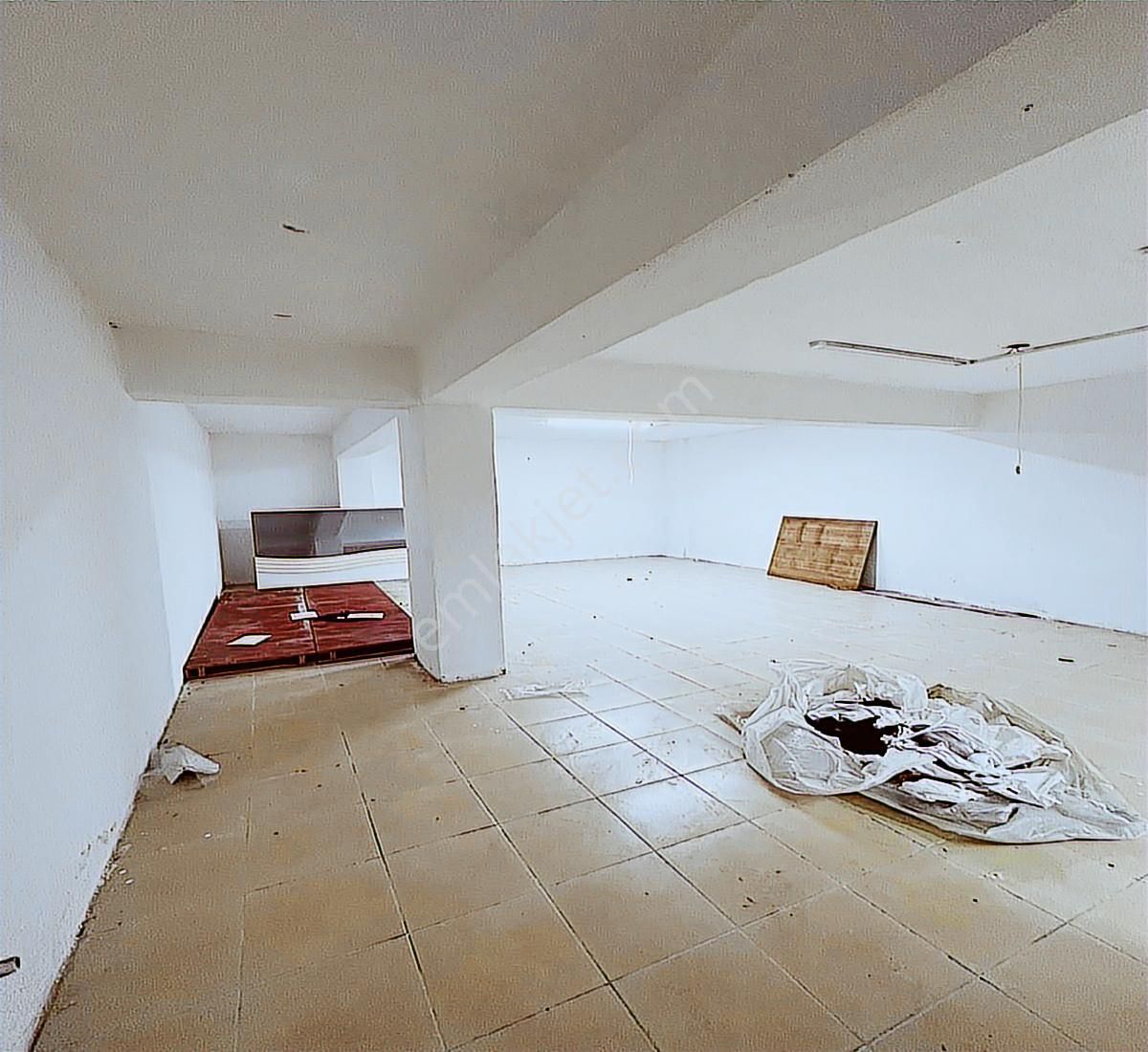 Esenyurt Metrobüs Bölgesi Kiralık Emlak Veya Dükkana Uygun Depol - Görsel 11