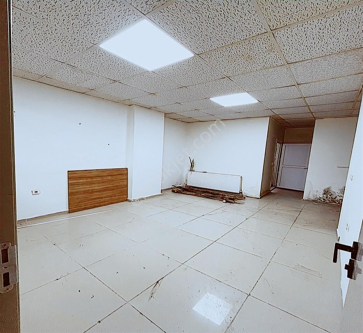 Esenyurt Metrobüs Bölgesi Kiralık Emlak Veya Dükkana Uygun Depol - Görsel 13