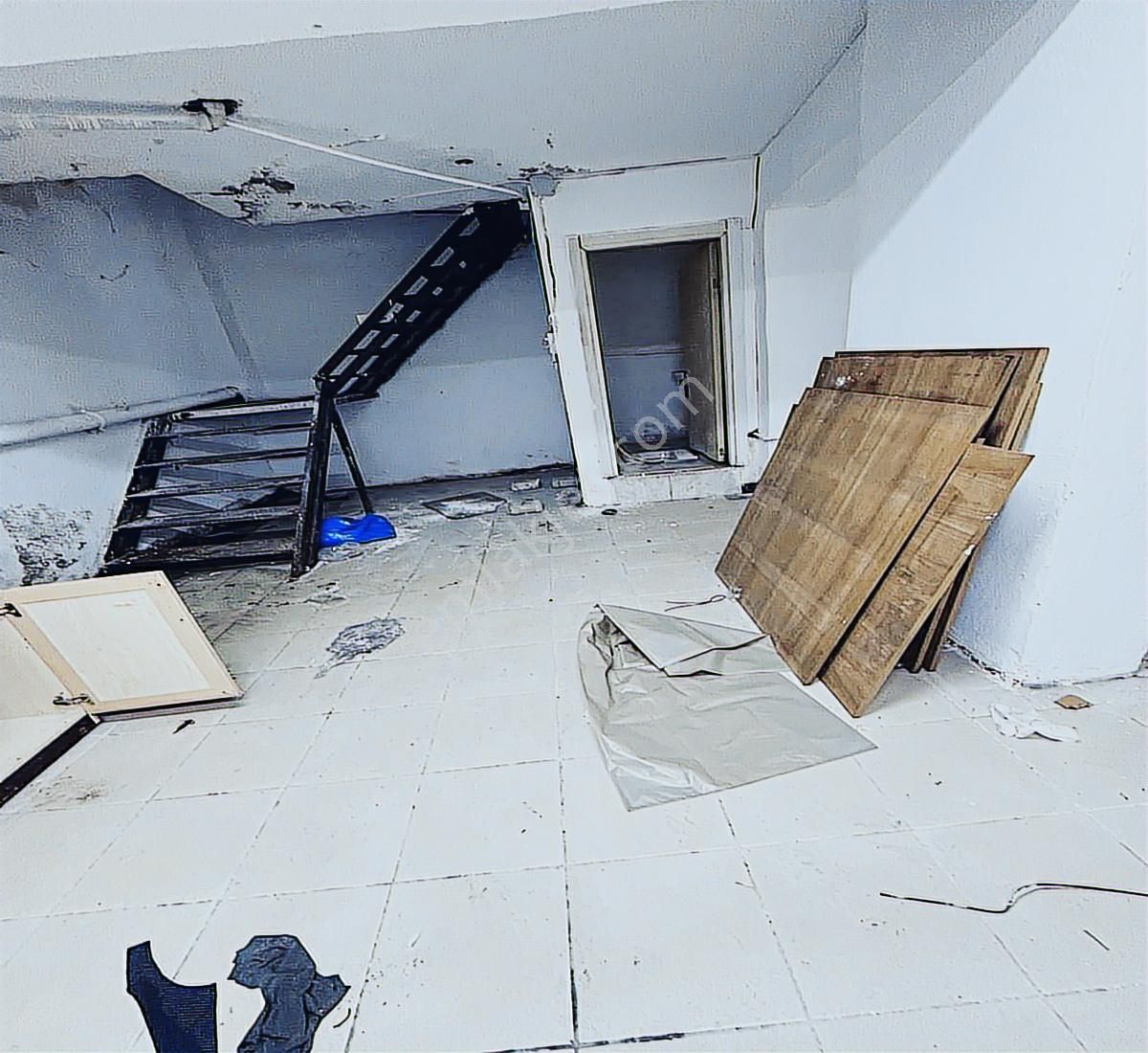 Esenyurt Metrobüs Bölgesi Kiralık Emlak Veya Dükkana Uygun Depol - Görsel 2