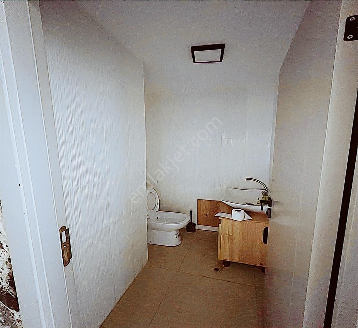 Esenyurt Metrobüs Bölgesi Kiralık Emlak Veya Dükkana Uygun Depol - Görsel 5