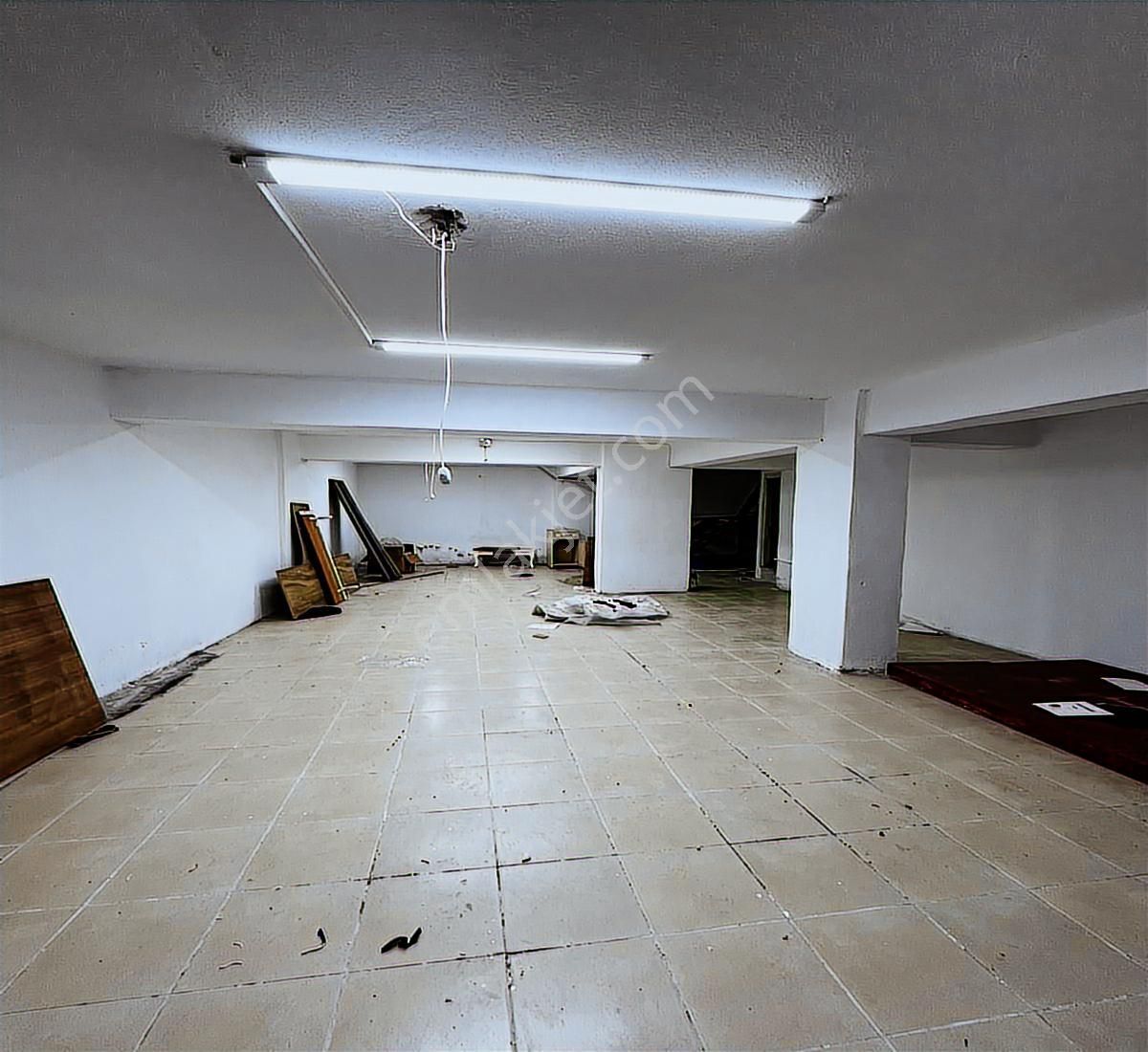 Esenyurt Metrobüs Bölgesi Kiralık Emlak Veya Dükkana Uygun Depol - Görsel 10