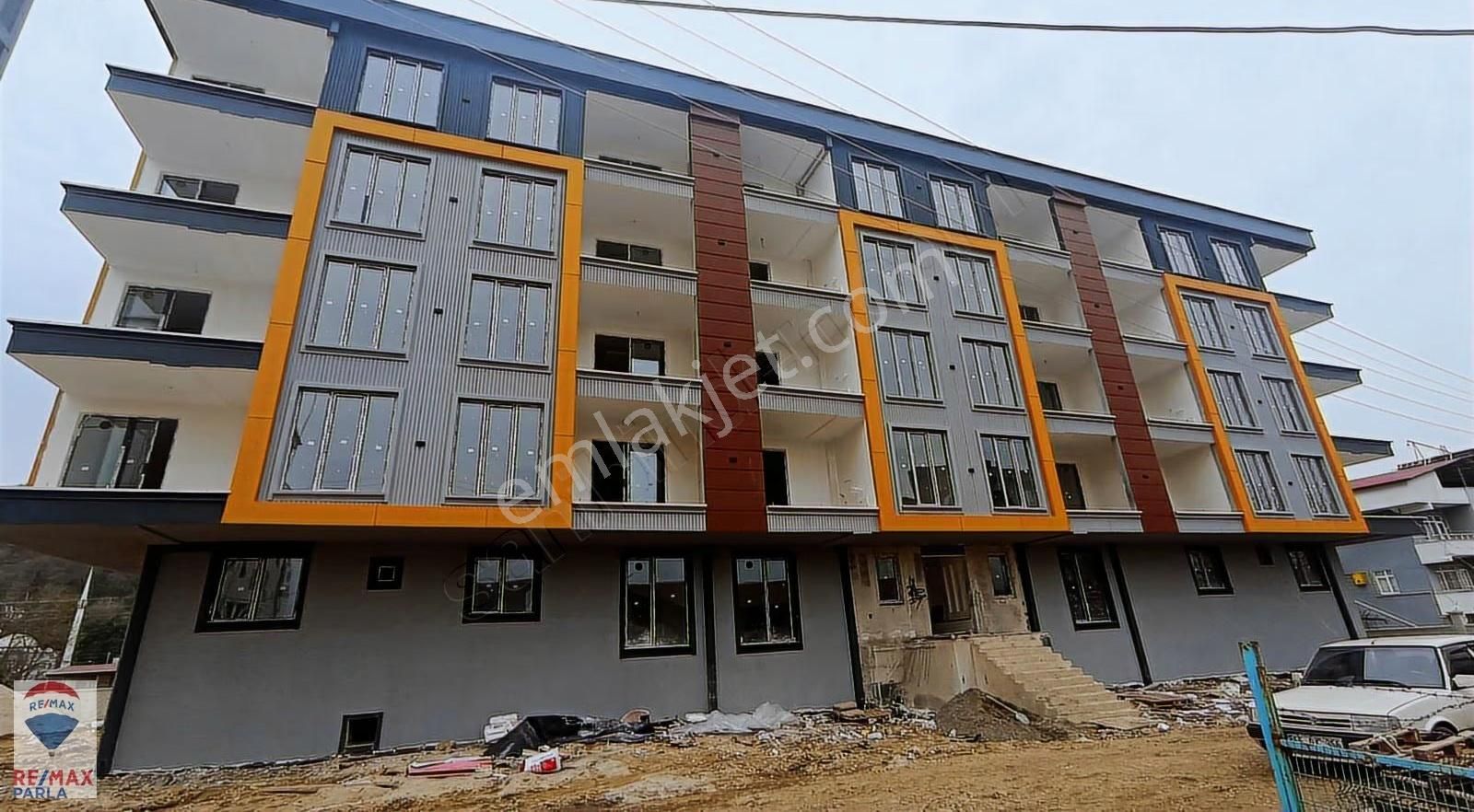 Remax Parla Atakum /incesu Da Sinop Yoluna Cephe Sahile 300 M