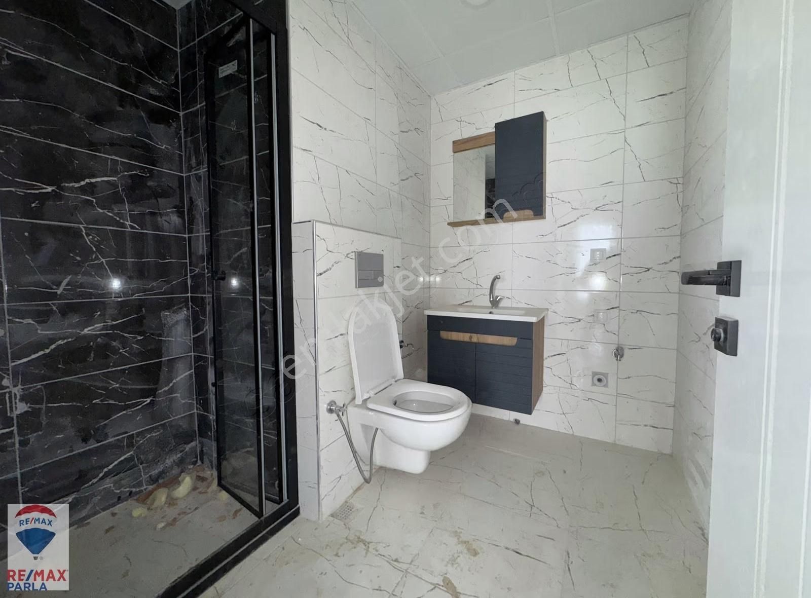 Körfez'de Salon Mutfak Ayrı Oldukça Geniş 1+1! / Remax Gökhan - Görsel 14