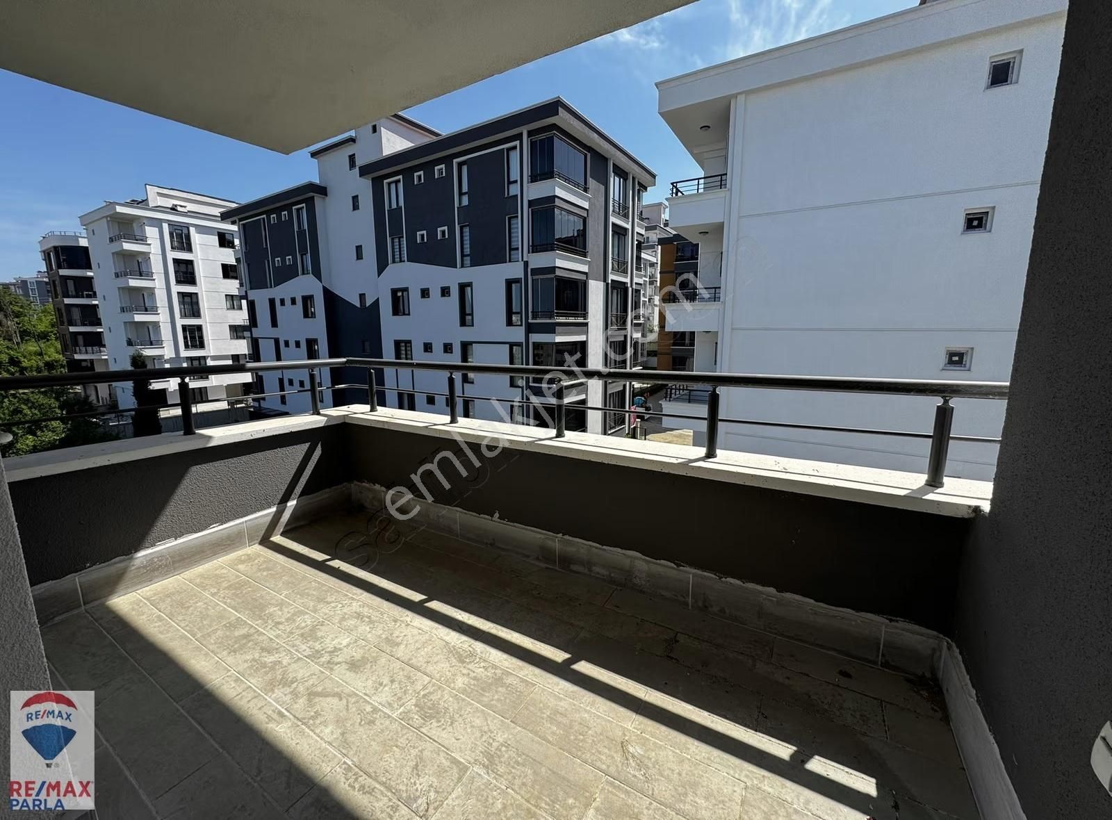 Körfez'de Salon Mutfak Ayrı Oldukça Geniş 1+1! / Remax Gökhan - Görsel 8