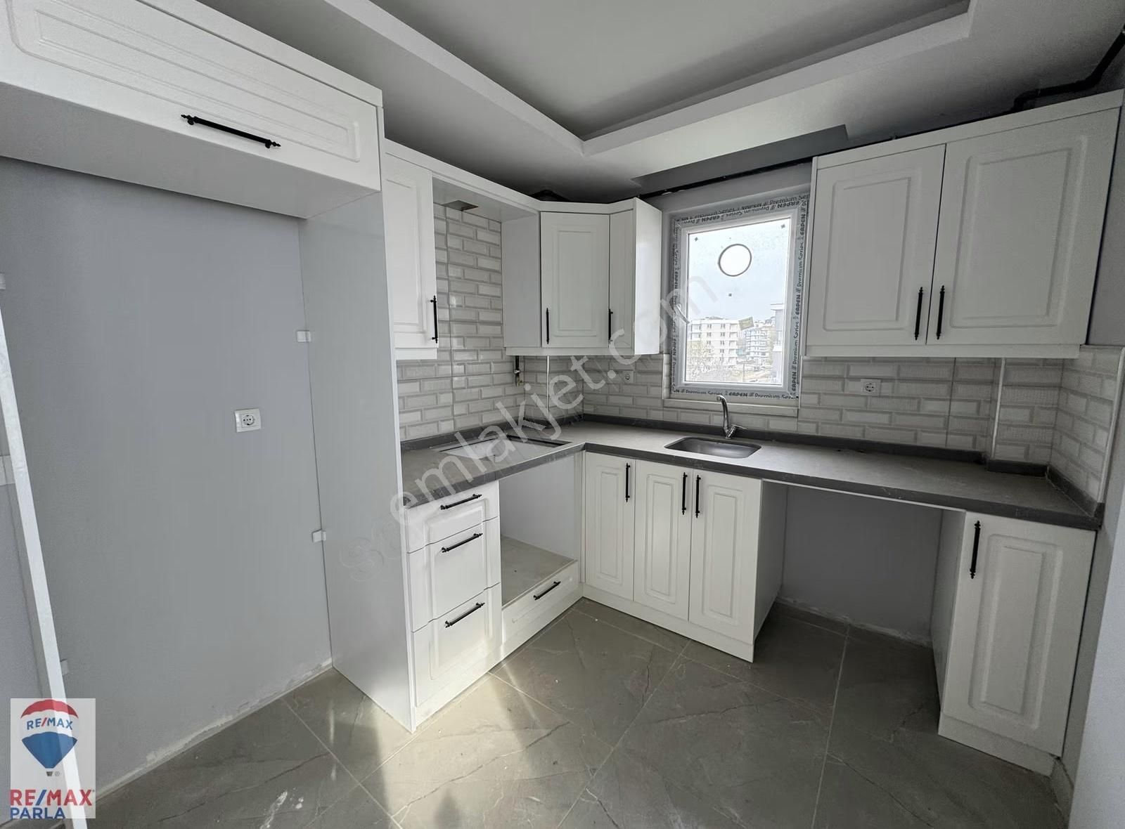 Körfez'de Salon Mutfak Ayrı Oldukça Geniş 1+1! / Remax Gökhan - Görsel 35