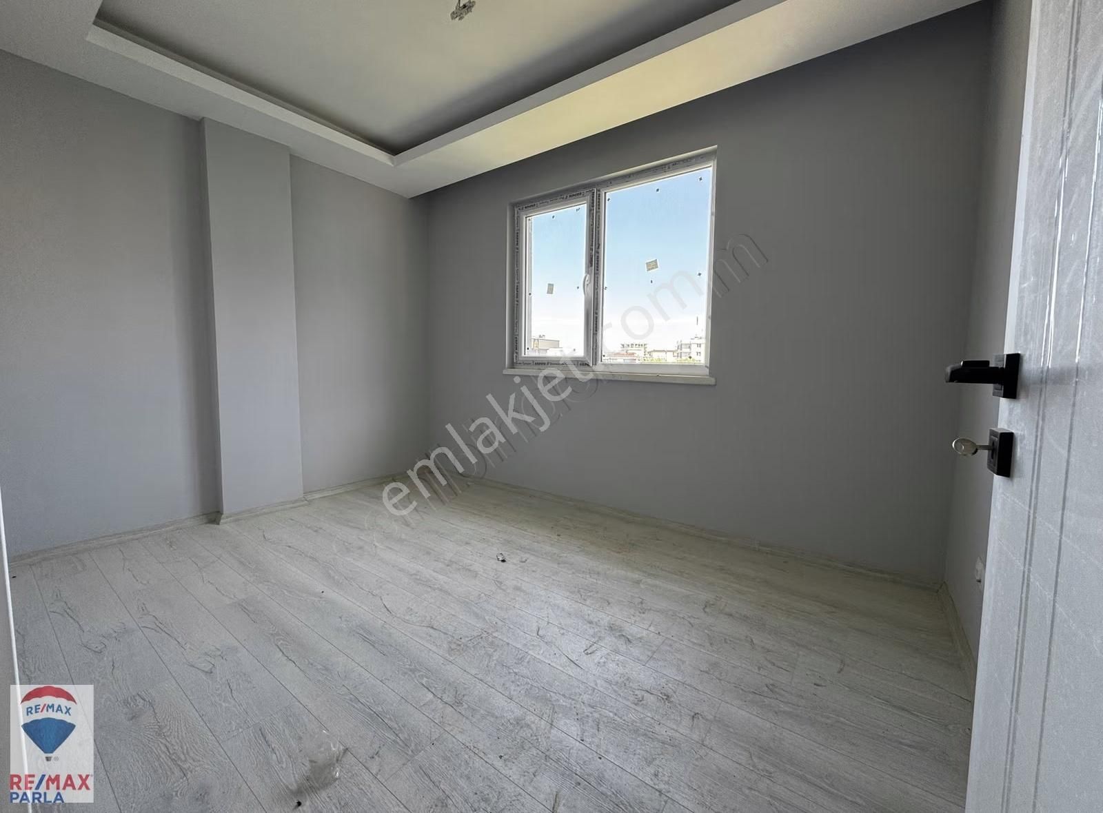 Körfez'de Salon Mutfak Ayrı Oldukça Geniş 1+1! / Remax Gökhan - Görsel 34