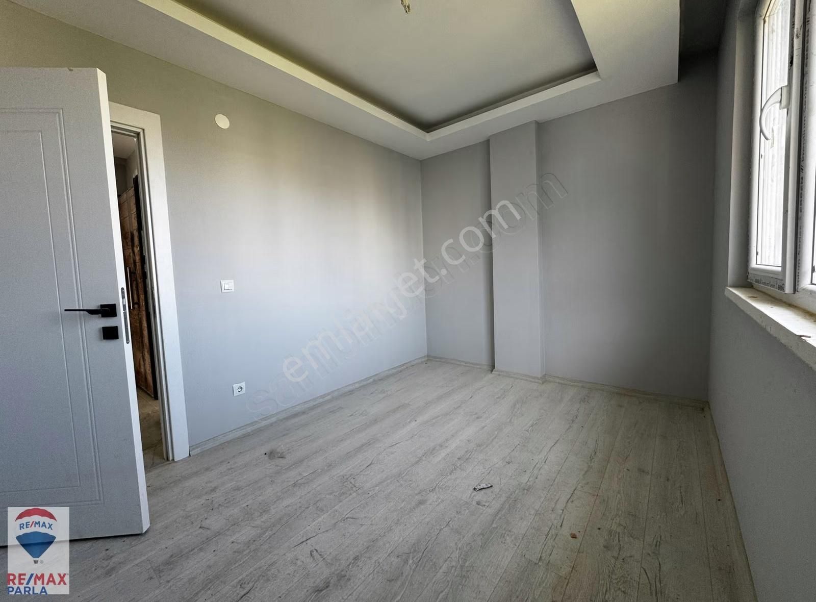 Körfez'de Salon Mutfak Ayrı Oldukça Geniş 1+1! / Remax Gökhan - Görsel 17