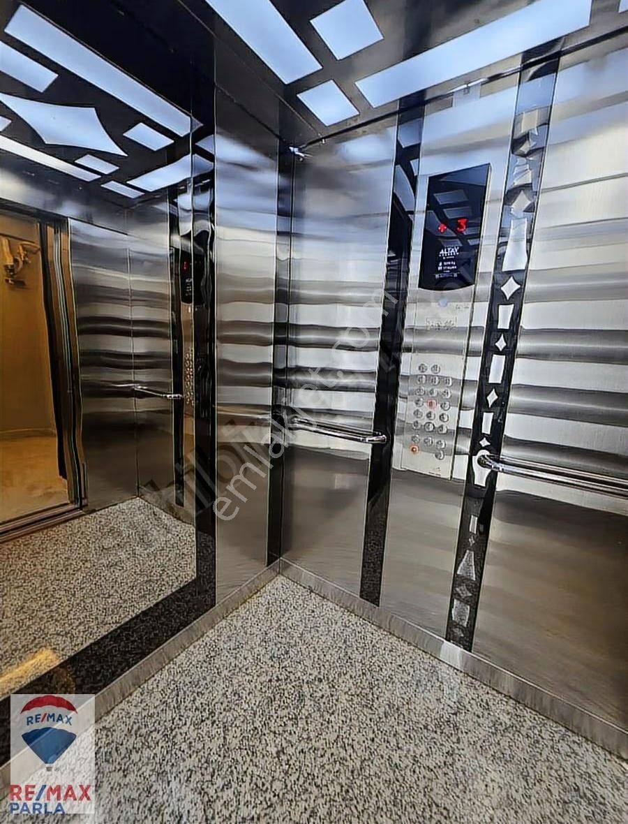 Alanlı Doğumak Tower'da Ultralüks 3+1 Daire - Görsel 29