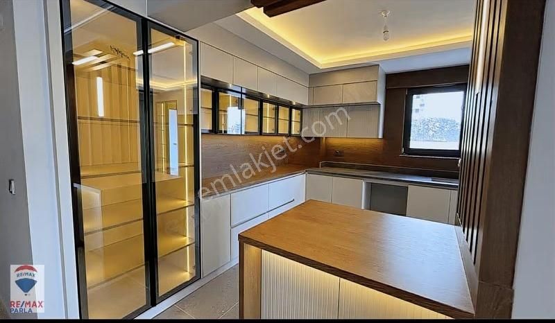 Alanlı Doğumak Tower'da Ultralüks 3+1 Daire - Görsel 18