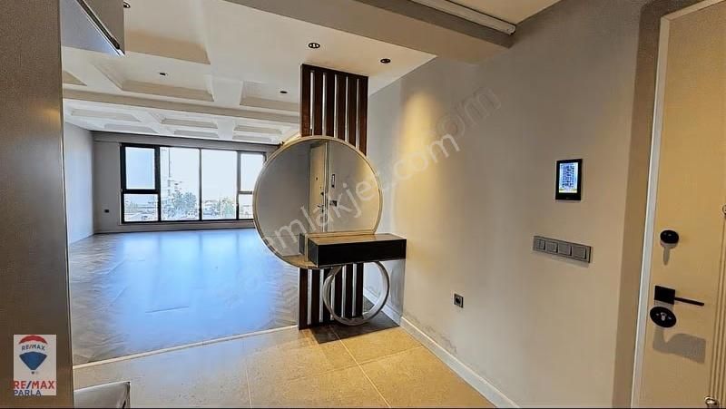 Alanlı Doğumak Tower'da Ultralüks 3+1 Daire - Görsel 16