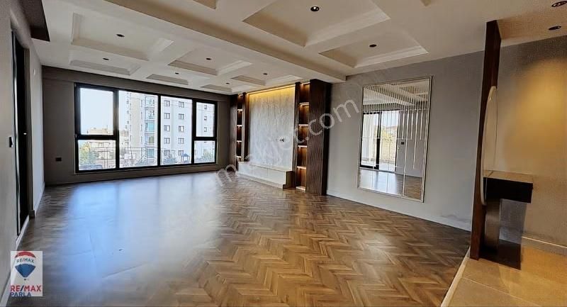 Alanlı Doğumak Tower'da Ultralüks 3+1 Daire