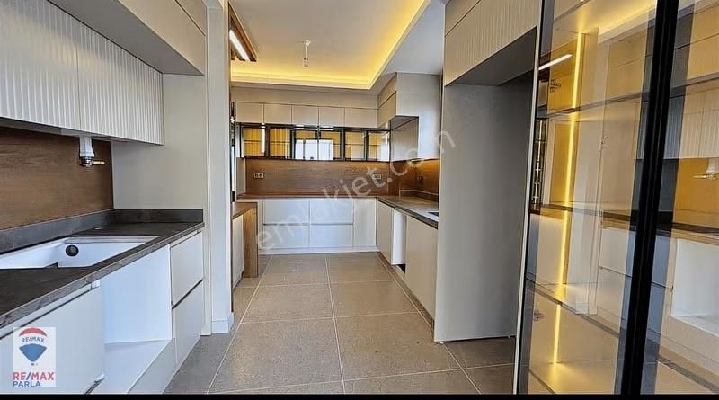 Alanlı Doğumak Tower'da Ultralüks 3+1 Daire - Görsel 15