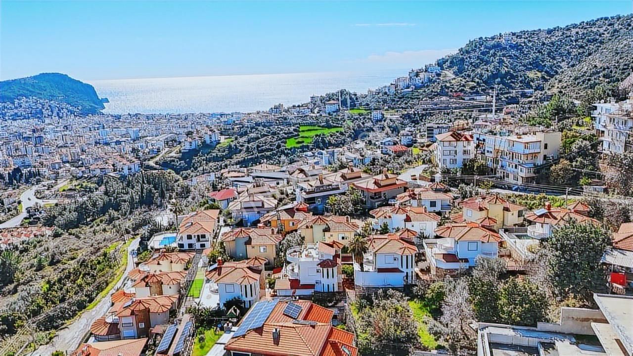 Alanya Tepe'de Manzaralı 3+1 Lüks Villa Geniş Yaşam Alanı - Görsel 19