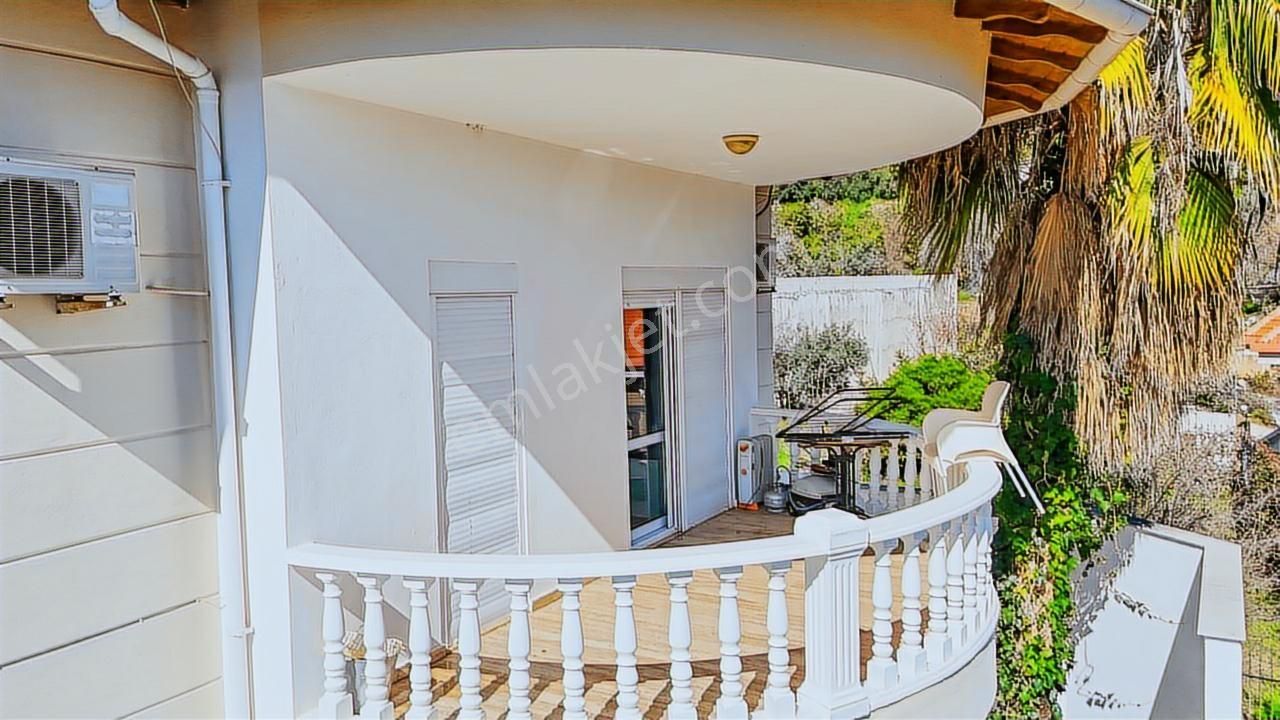 Alanya Tepe'de Manzaralı 3+1 Lüks Villa Geniş Yaşam Alanı - Görsel 12