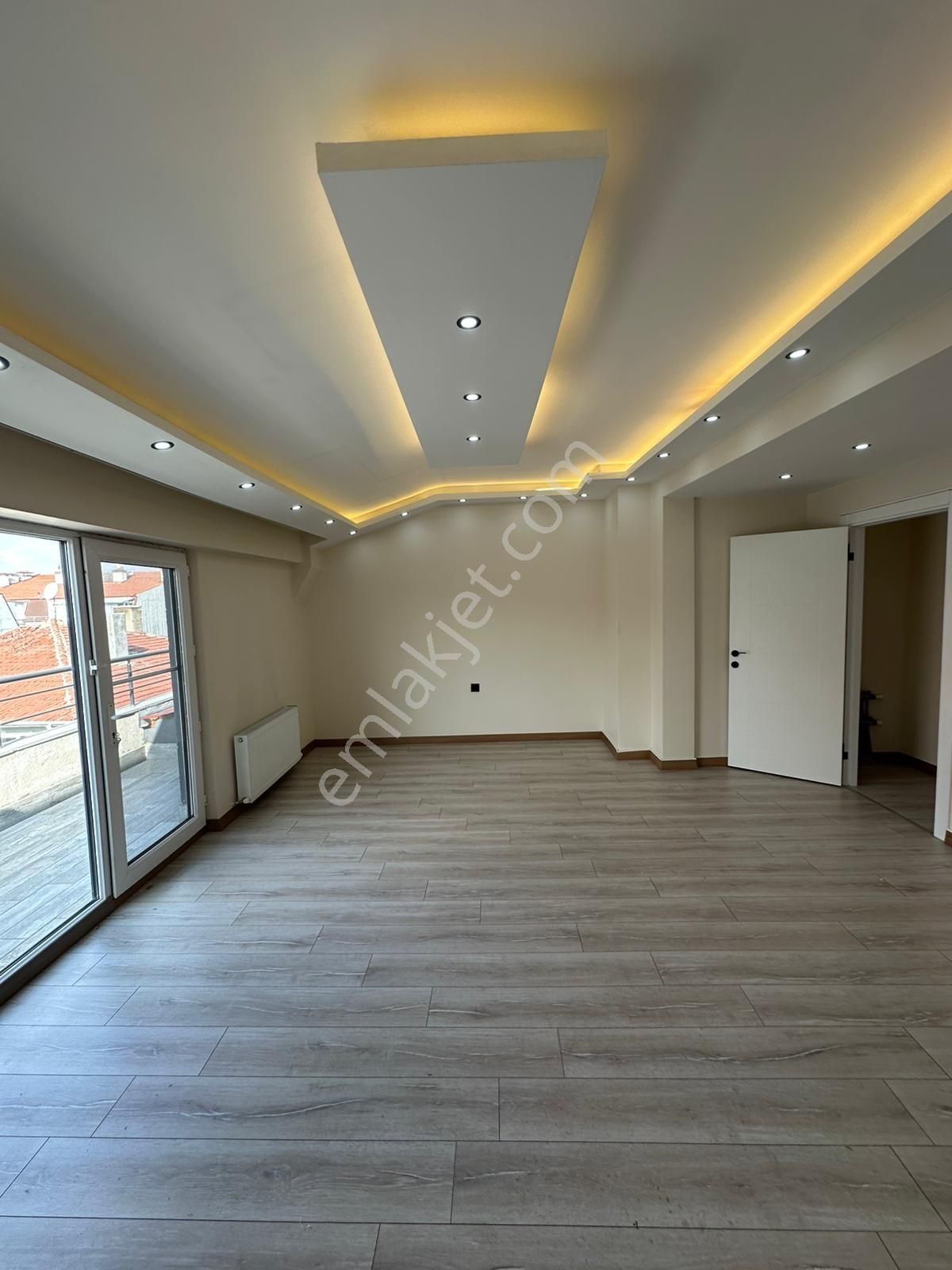 Sütlüce Mahallesinde Kiralık 3+1 Daire - Görsel 18