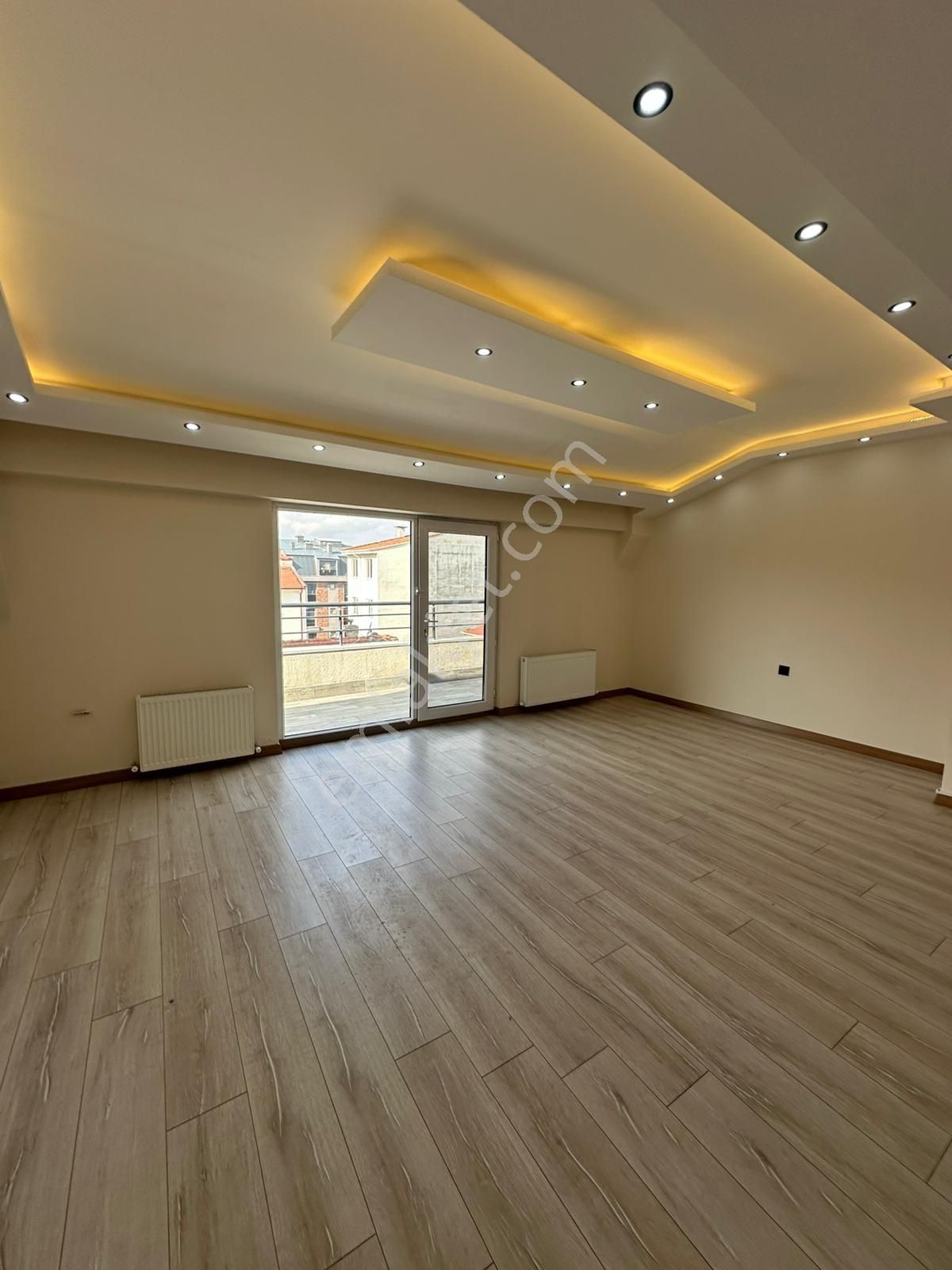 Sütlüce Mahallesinde Kiralık 3+1 Daire - Görsel 12