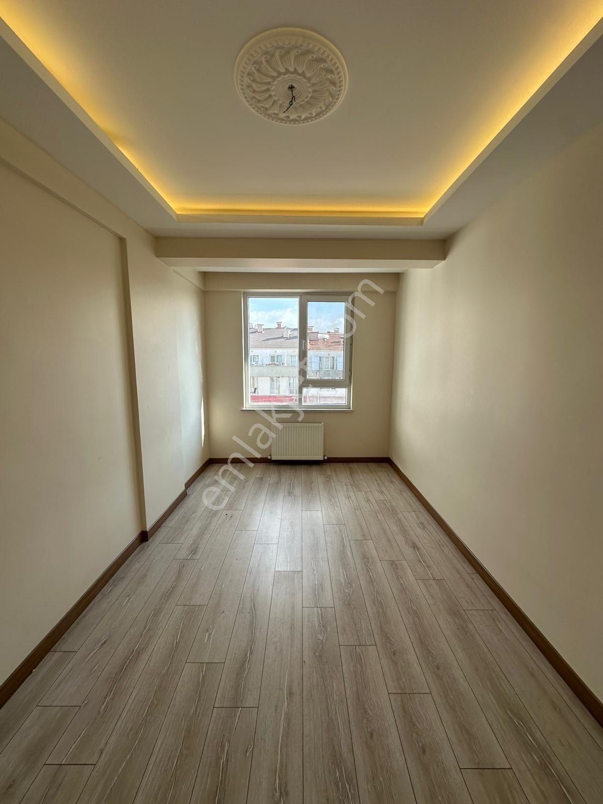 Sütlüce Mahallesinde Kiralık 3+1 Daire - Görsel 25