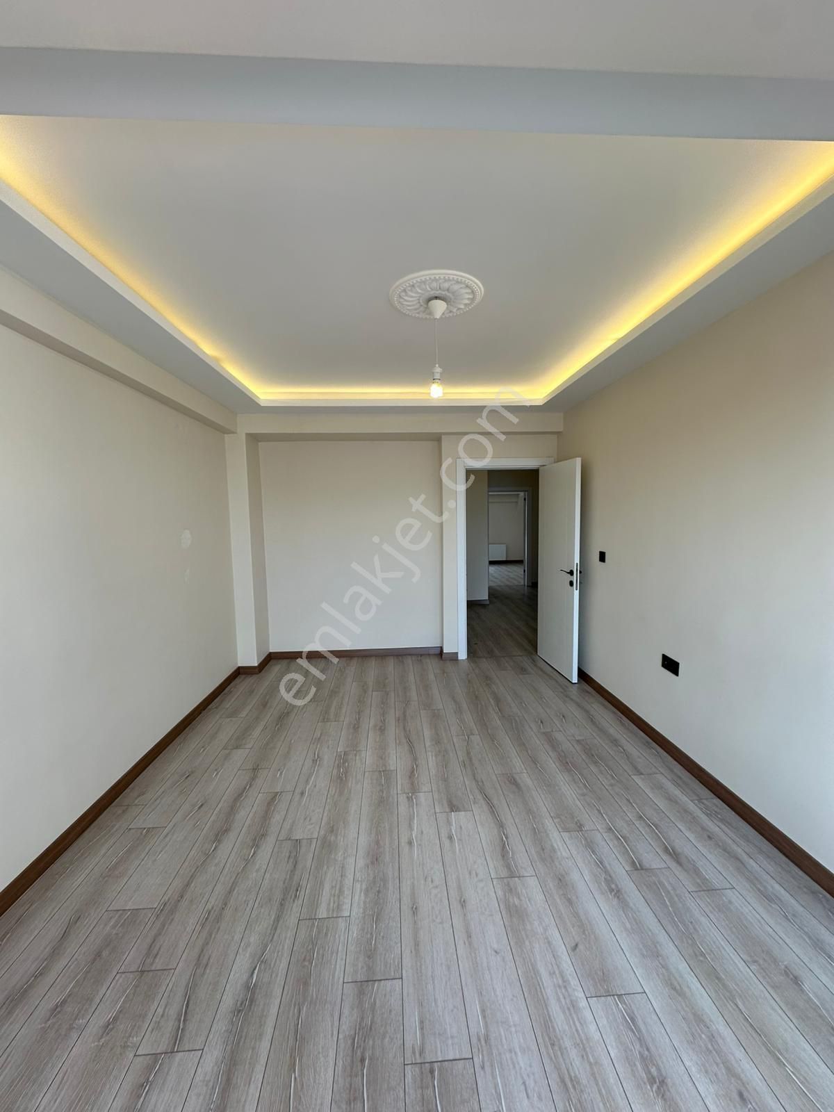 Sütlüce Mahallesinde Kiralık 3+1 Daire - Görsel 9