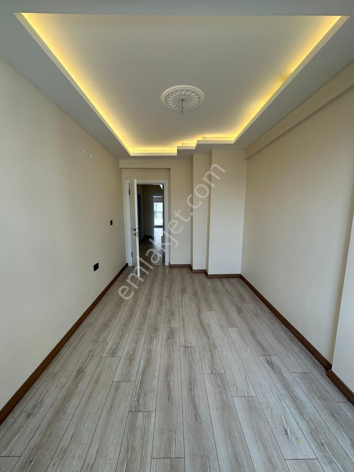 Sütlüce Mahallesinde Kiralık 3+1 Daire - Görsel 3