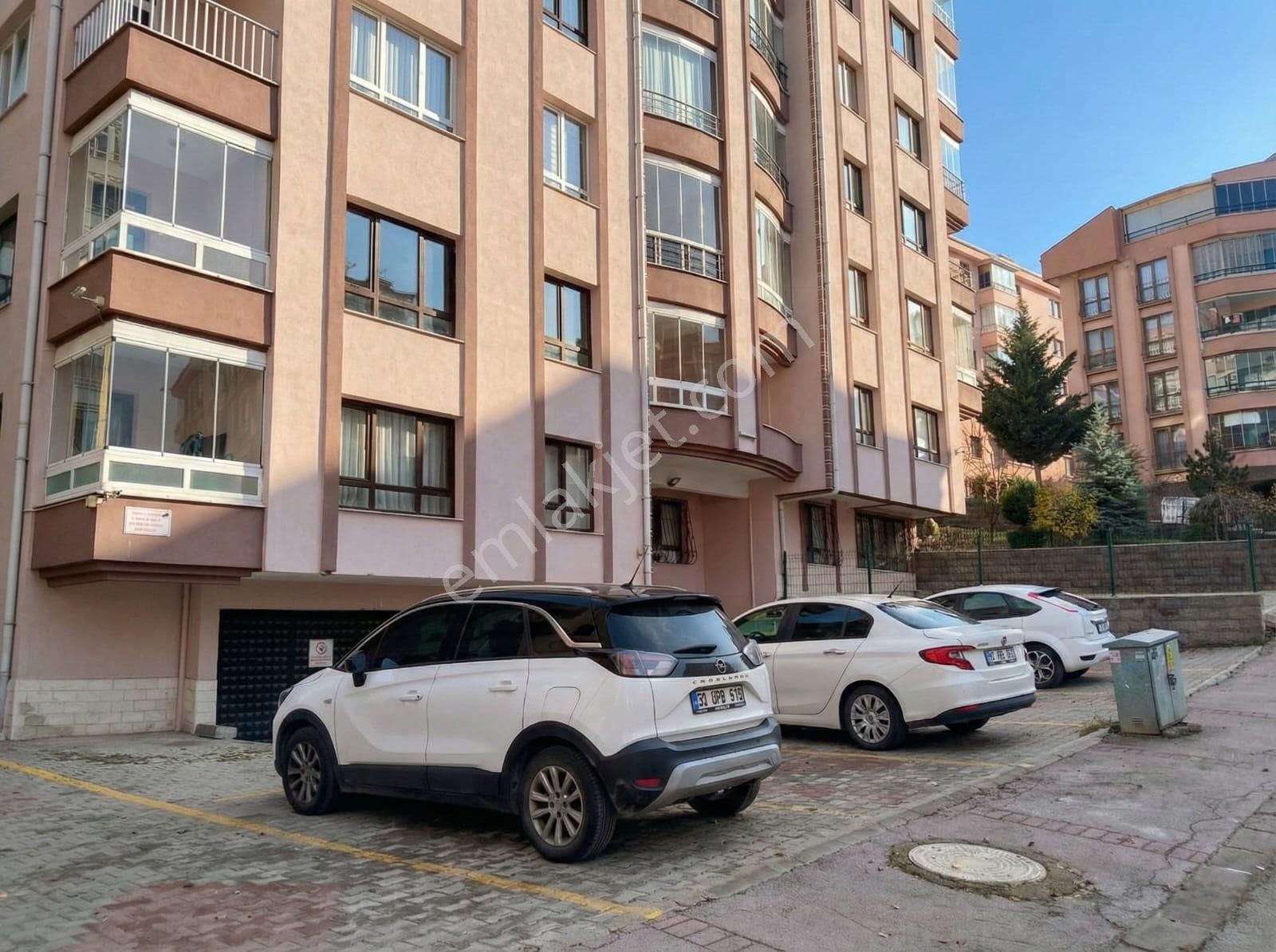 Çankaya Karapınar'da Yeni Boyalı, Masrafsız, Düz Giriş 3+1 Daire