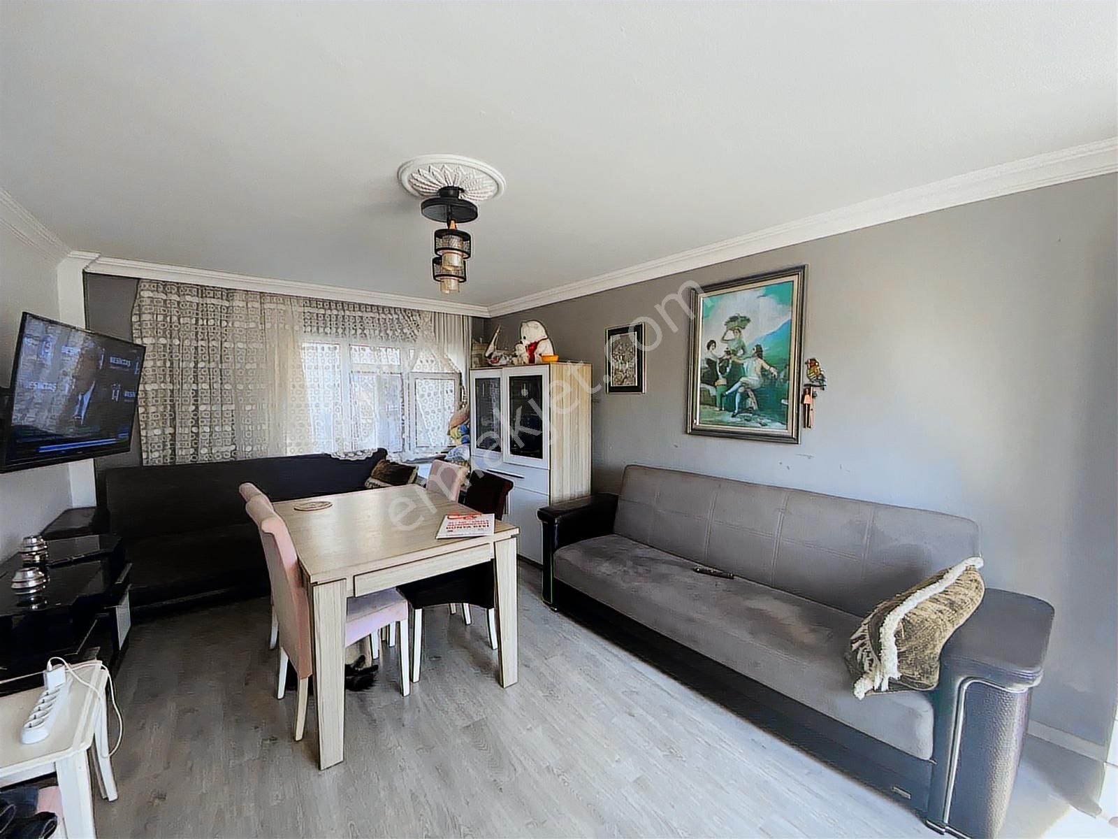 Üsküdar Validei Atik'te Satılık 2+1 Daire Üniversite Yanında