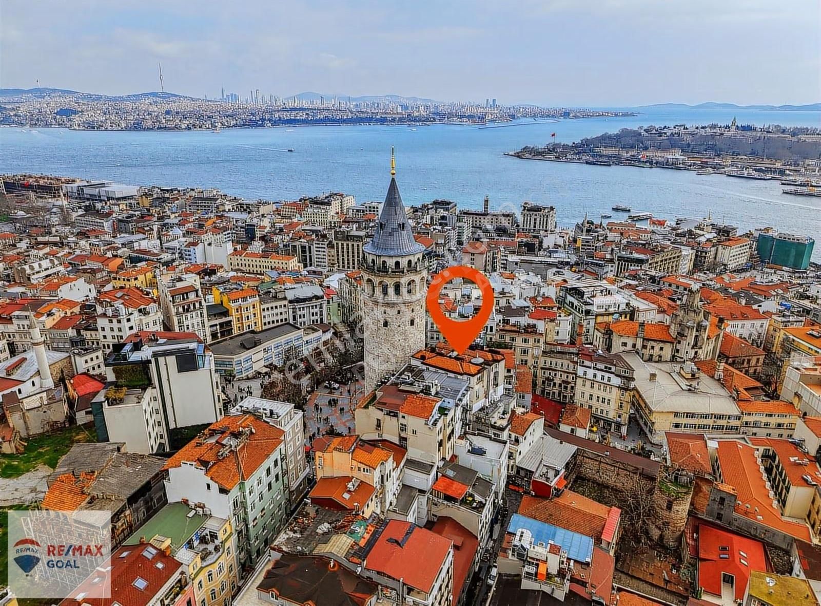 Galata Kulesine Komşu Tarihi Binada Satılık 3+1 Daire