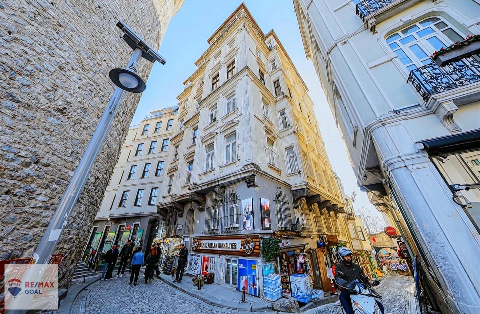 Galata Kulesine Komşu Tarihi Binada Satılık 3+1 Daire - Görsel 6