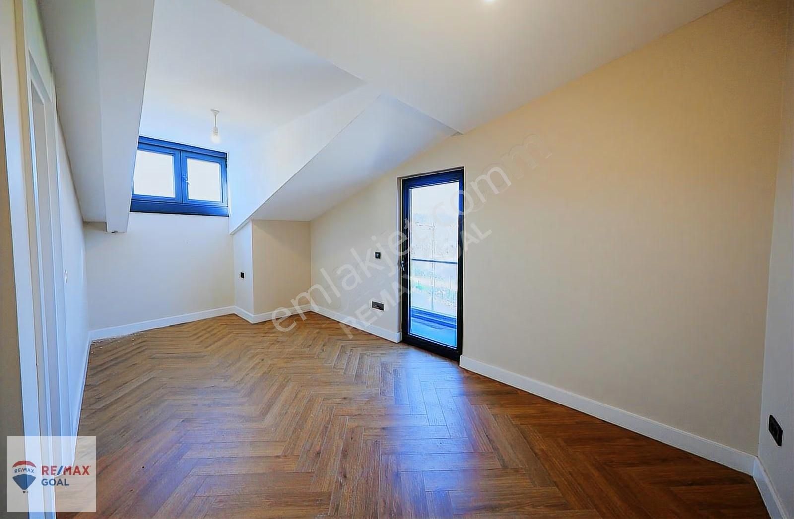 Vadi Zekeriyaköy'de 3 Katlı, Şömineli, Özel Bahçeli 194 M² 4+1 - Görsel 11