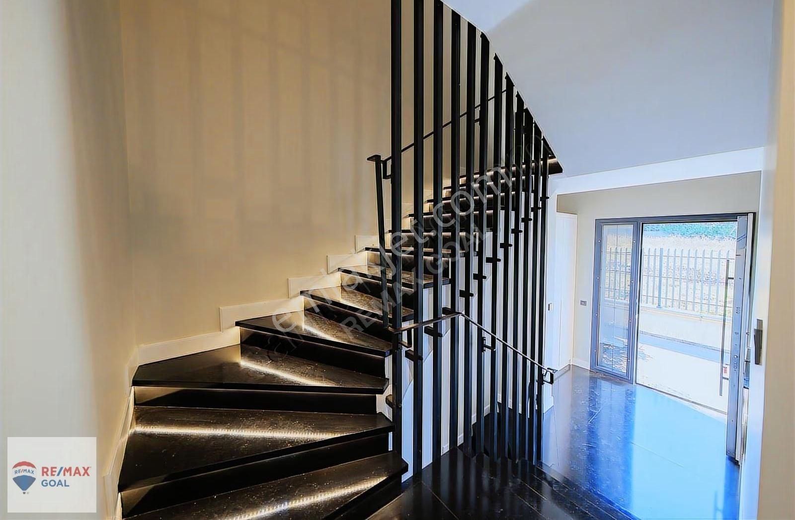 Vadi Zekeriyaköy'de 3 Katlı, Şömineli, Özel Bahçeli 194 M² 4+1 - Görsel 7