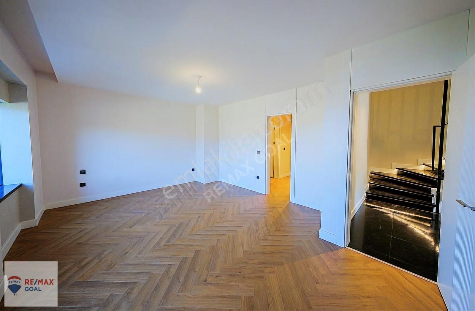 Vadi Zekeriyaköy'de 3 Katlı, Şömineli, Özel Bahçeli 194 M² 4+1 - Görsel 32