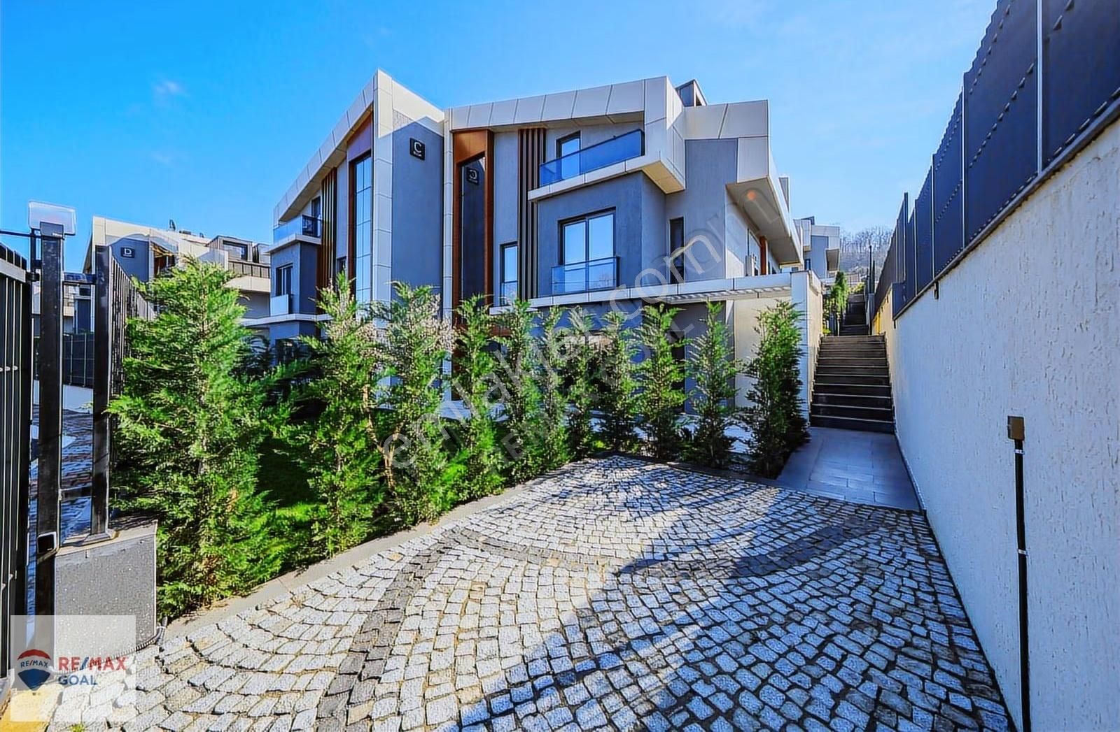 Vadi Zekeriyaköy'de 3 Katlı, Şömineli, Özel Bahçeli 194 M² 4+1 - Görsel 13