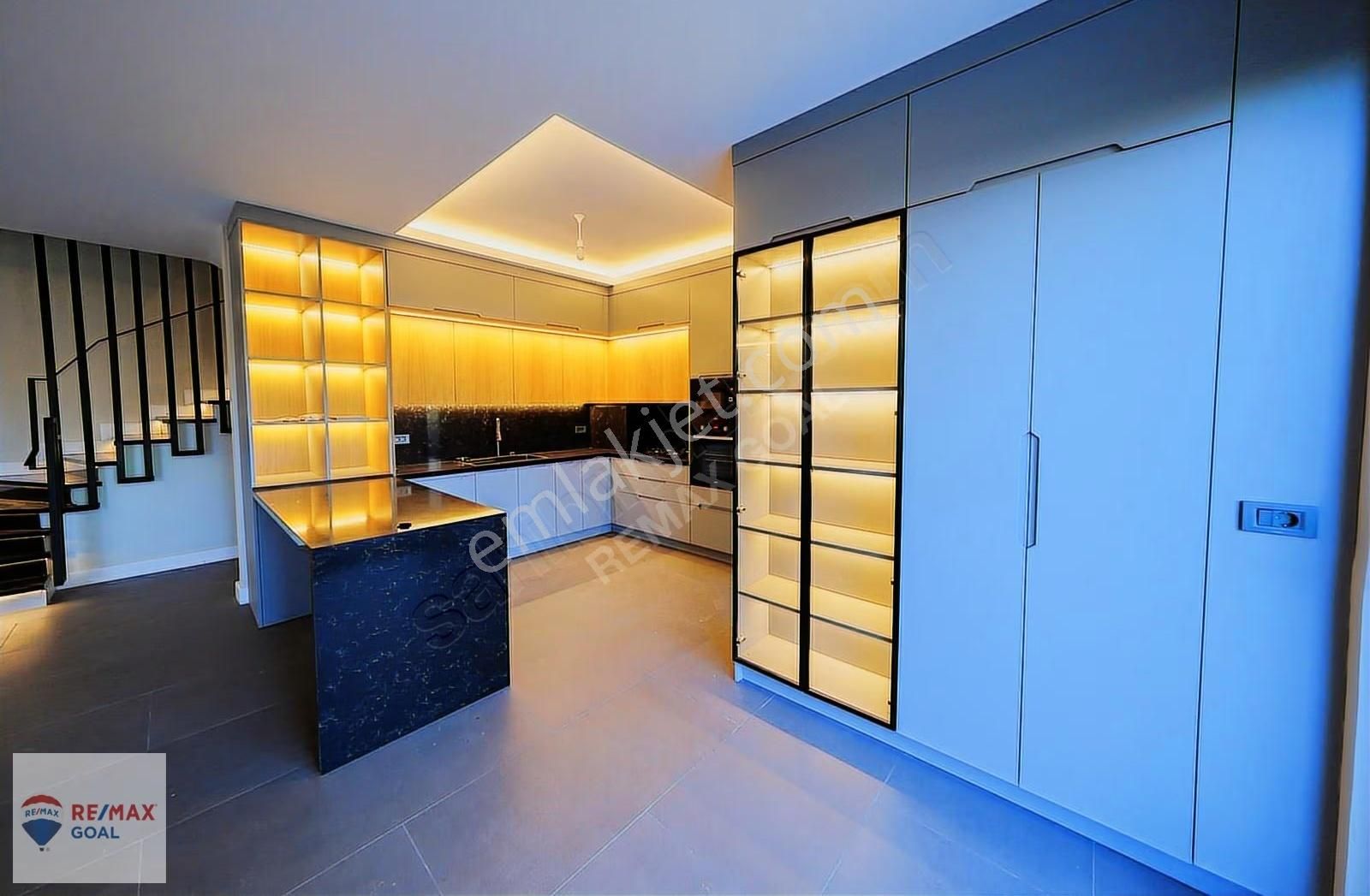 Vadi Zekeriyaköy'de 3 Katlı, Şömineli, Özel Bahçeli 194 M² 4+1 - Görsel 19