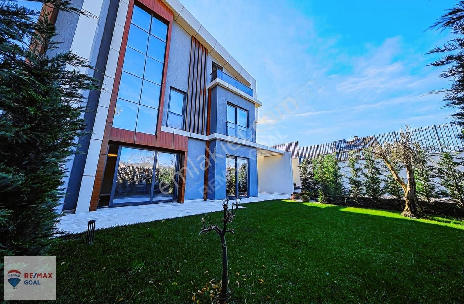 Vadi Zekeriyaköy'de 3 Katlı, Şömineli, Özel Bahçeli 194 M² 4+1 - Görsel 17