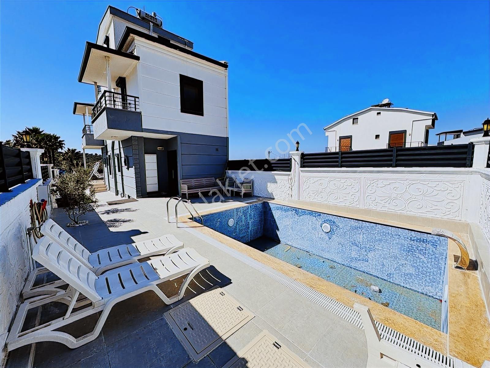 Didimde Satılık Havuzlu Geniş Bahçeli 4 Yaşında Şok Fiyat Villa - Görsel 24